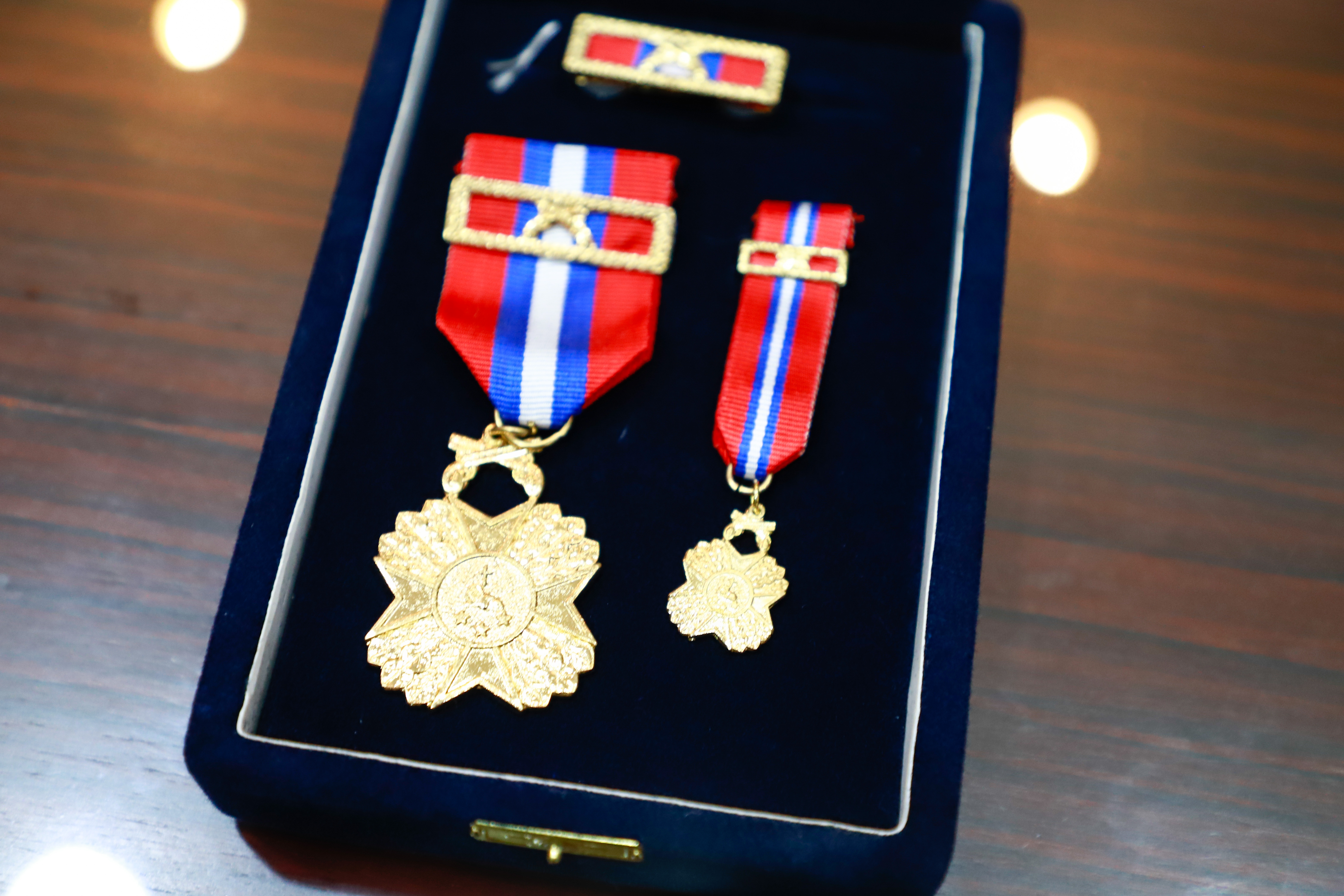 Presidente da OAB-PE, Fernando Ribeiro Lins, recebe Medalha Pernambucana do M&eacute;rito Policial Militar