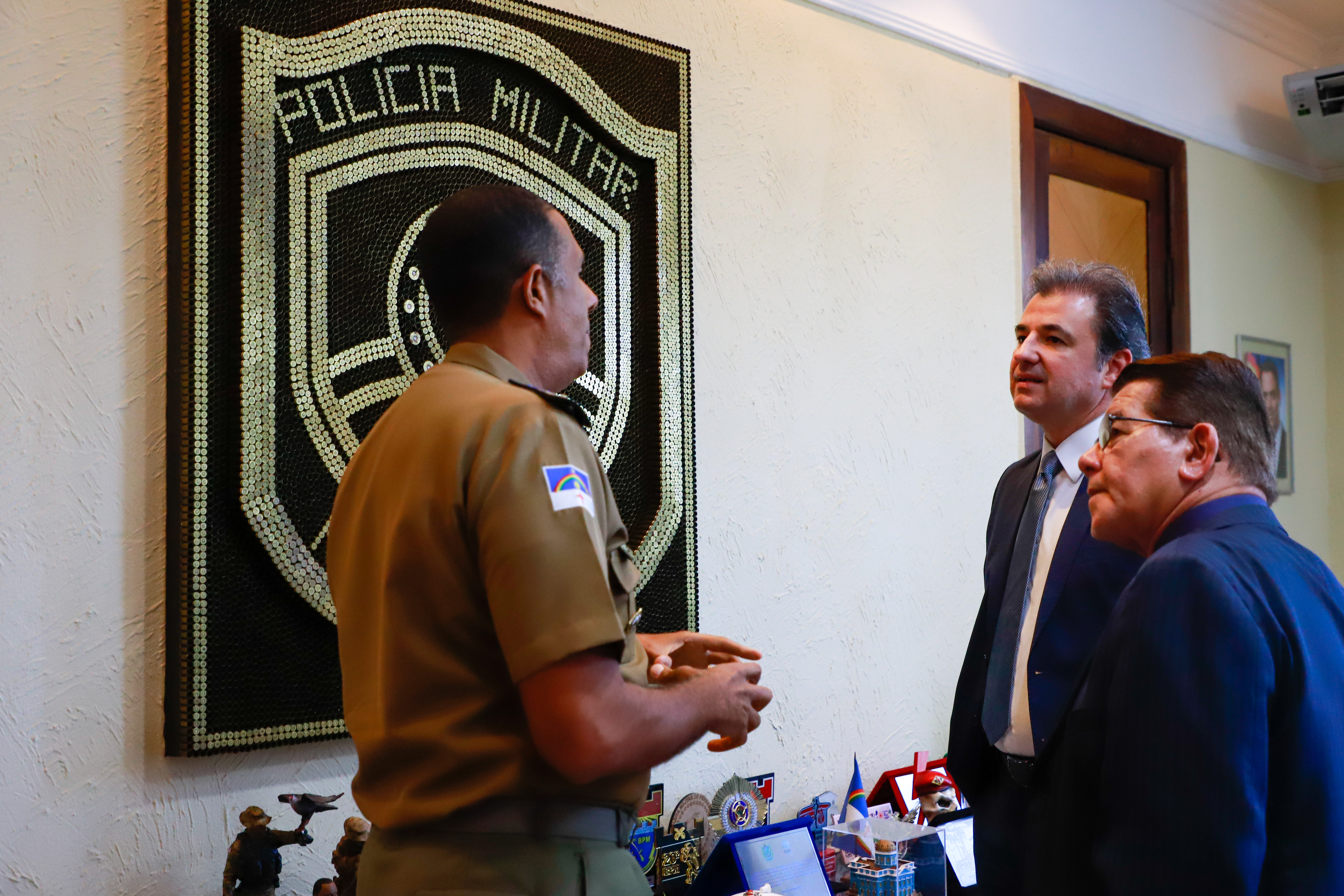 Presidente da OAB-PE, Fernando Ribeiro Lins, recebe Medalha Pernambucana do M&eacute;rito Policial Militar