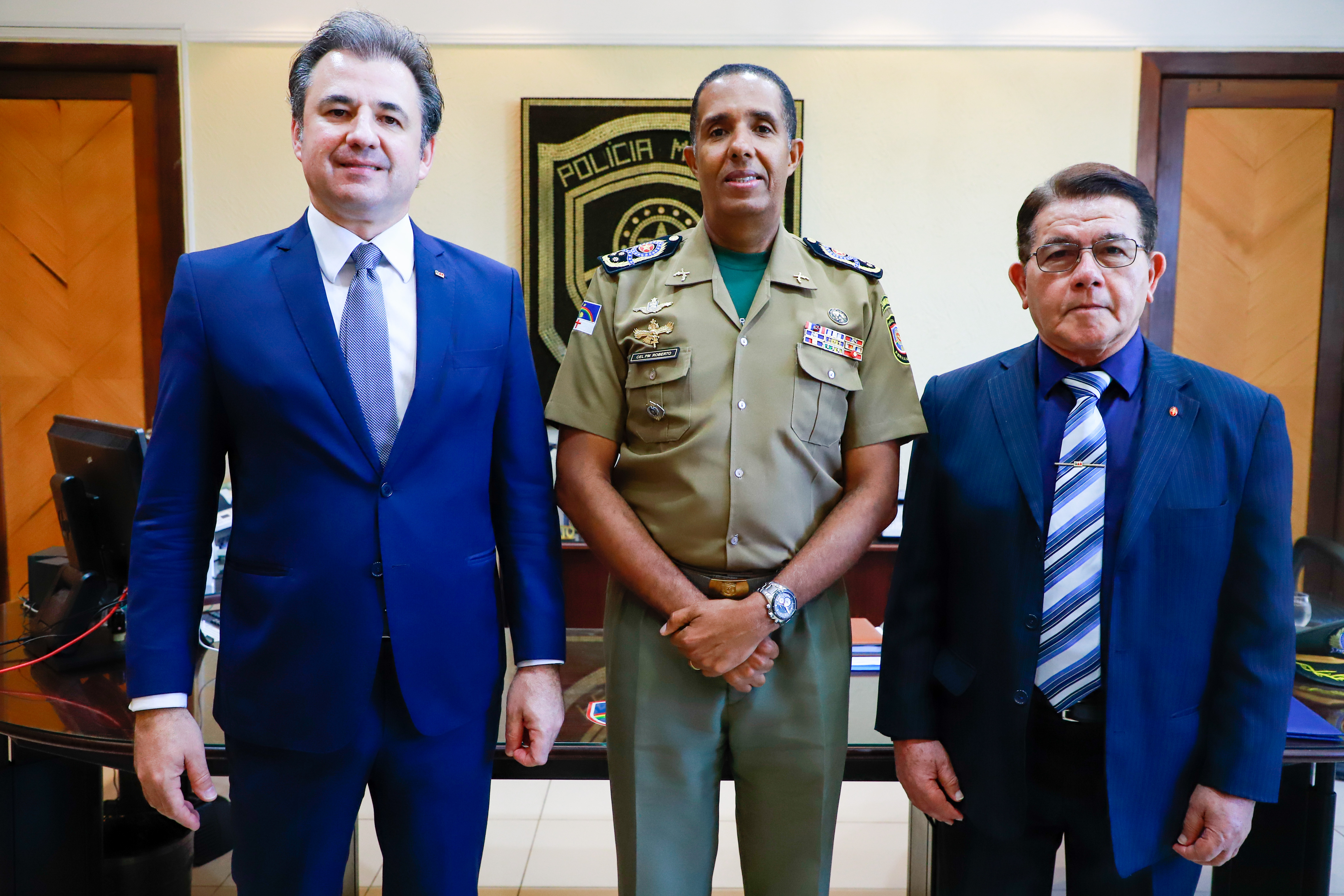 Presidente da OAB-PE, Fernando Ribeiro Lins, recebe Medalha Pernambucana do M&eacute;rito Policial Militar