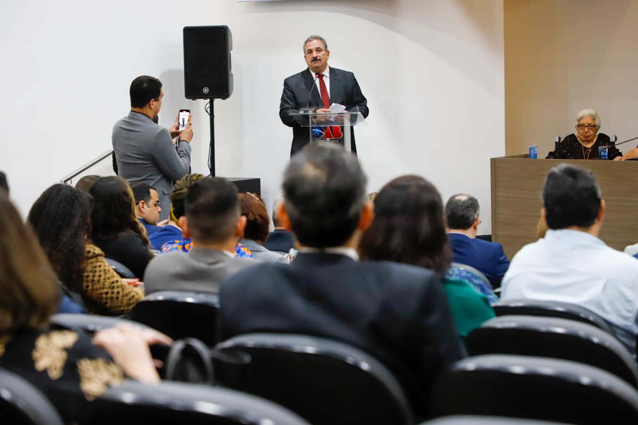 Medalha que comemora 90 anos da OAB Pernambuco &eacute; entregue em sess&atilde;o do Conselho