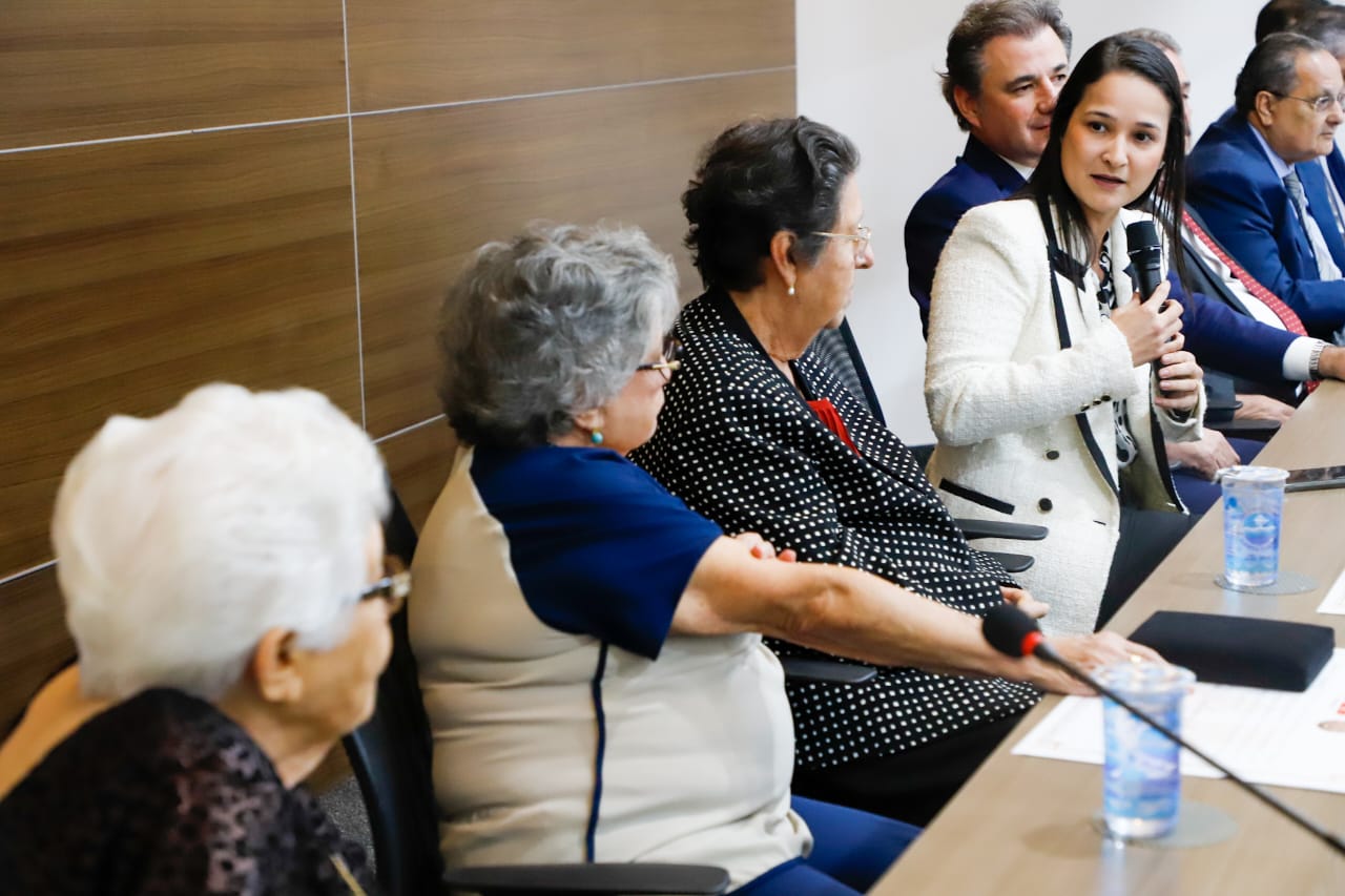Medalha que comemora 90 anos da OAB Pernambuco &eacute; entregue em sess&atilde;o do Conselho