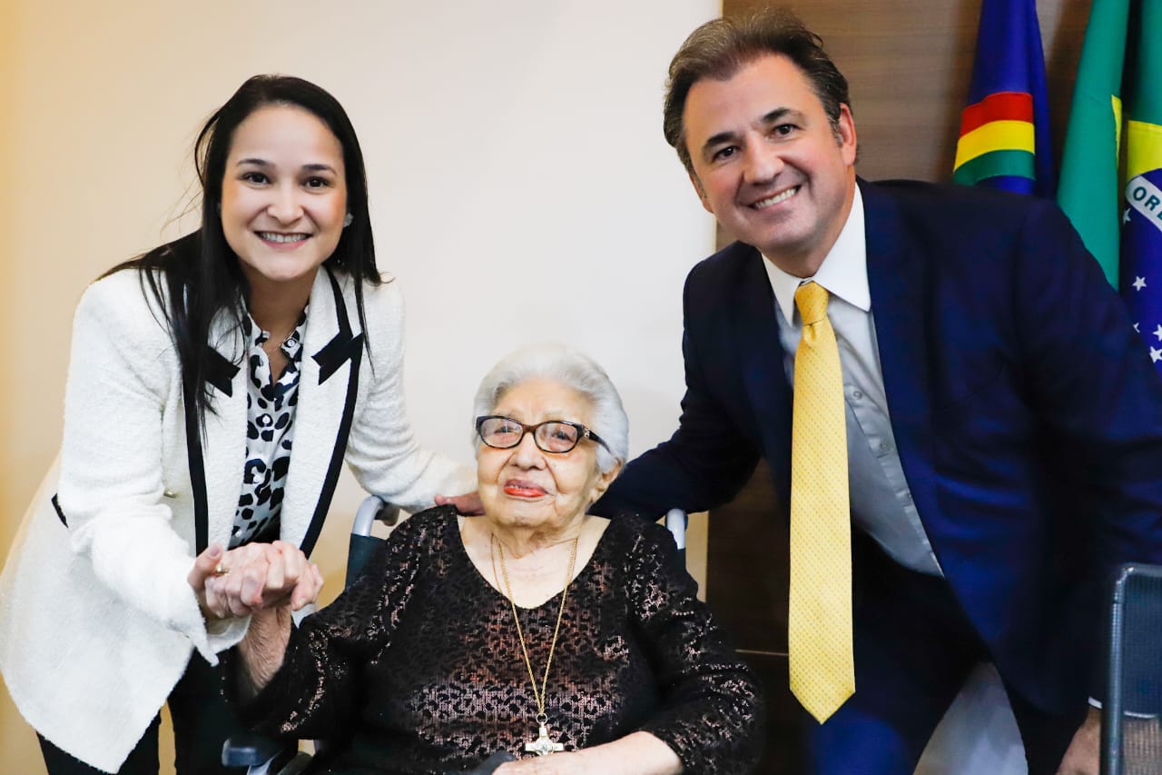 Medalha que comemora 90 anos da OAB Pernambuco &eacute; entregue em sess&atilde;o do Conselho