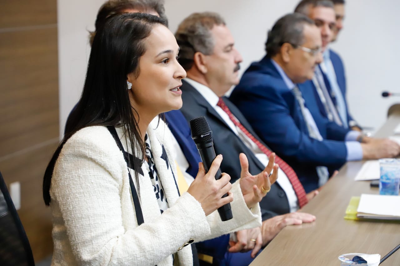 Medalha que comemora 90 anos da OAB Pernambuco &eacute; entregue em sess&atilde;o do Conselho