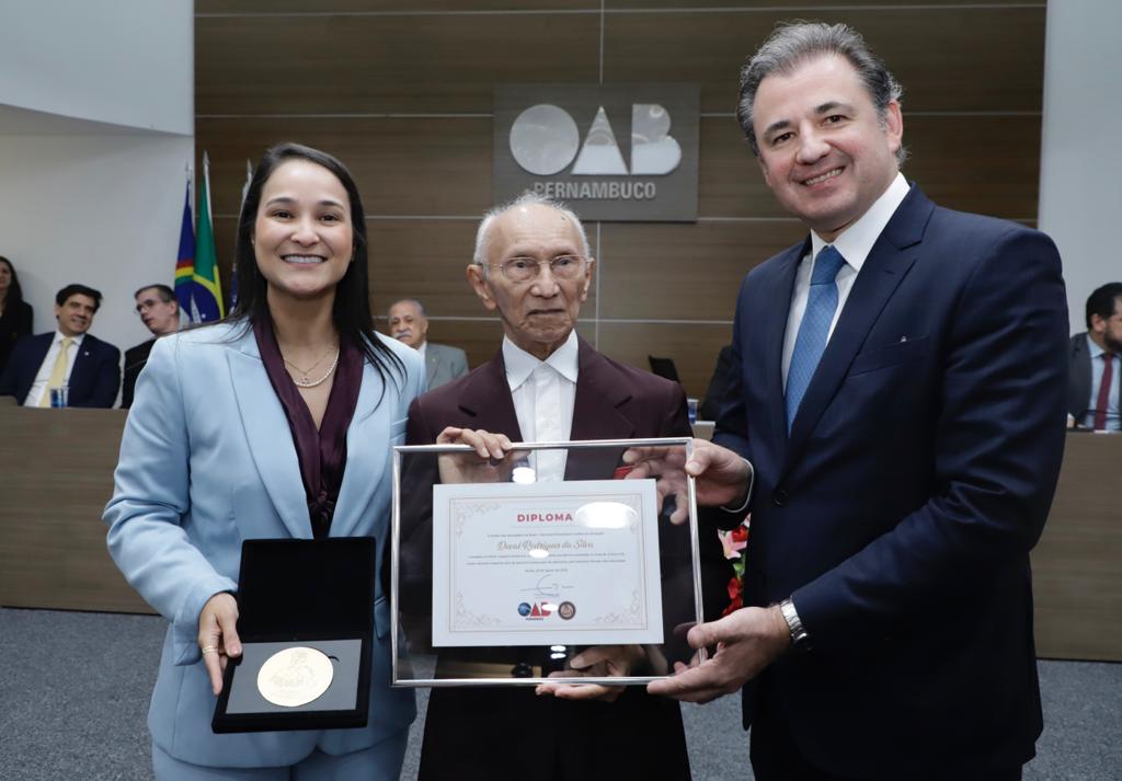 Entrega da Medalha Joaquim Amazonas