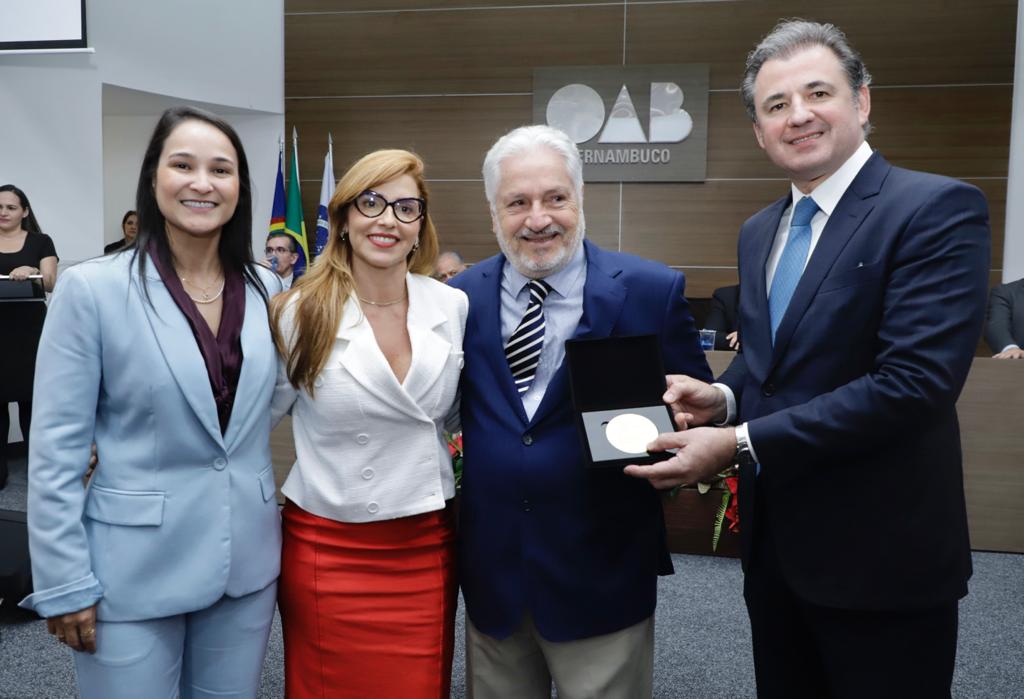 Entrega da Medalha Joaquim Amazonas