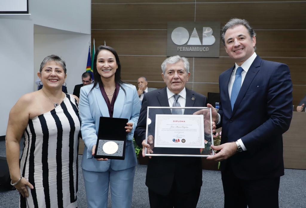 Entrega da Medalha Joaquim Amazonas