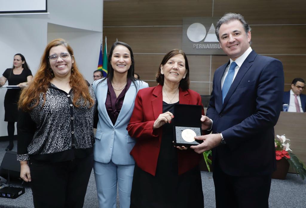 Entrega da Medalha Joaquim Amazonas
