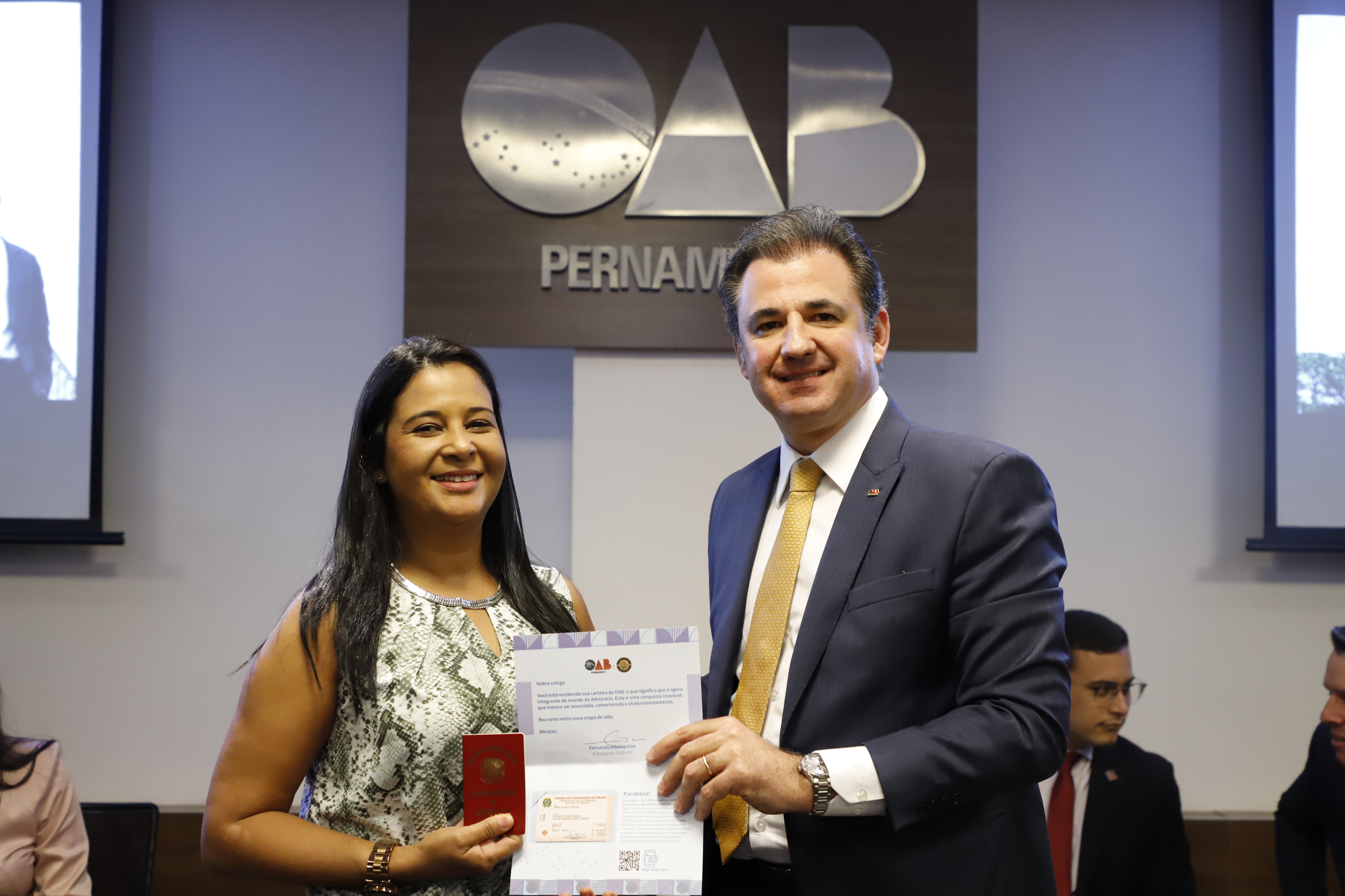 Entrega das carteiras dos novos advogados e advogadas