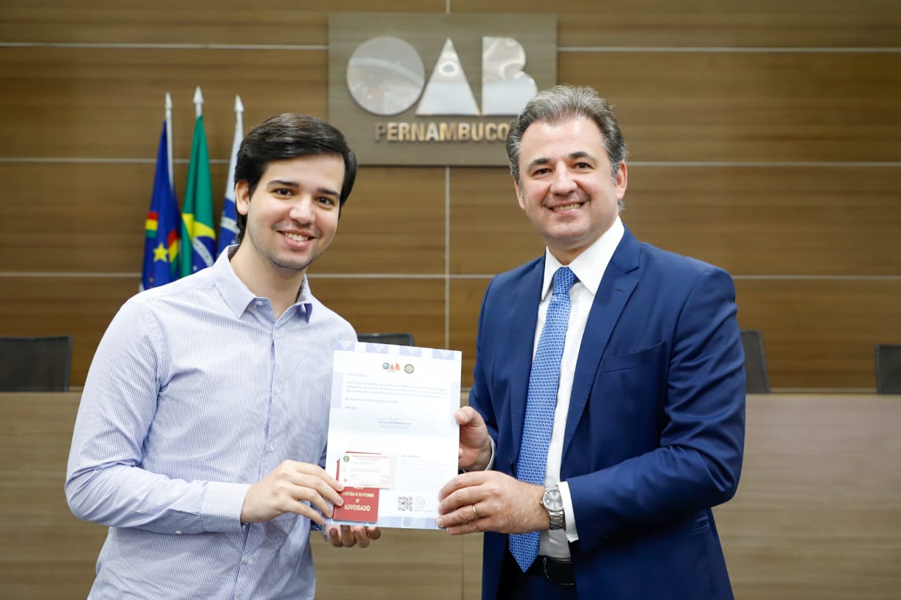Entrega de carteiras aos novos advogados e advogadas