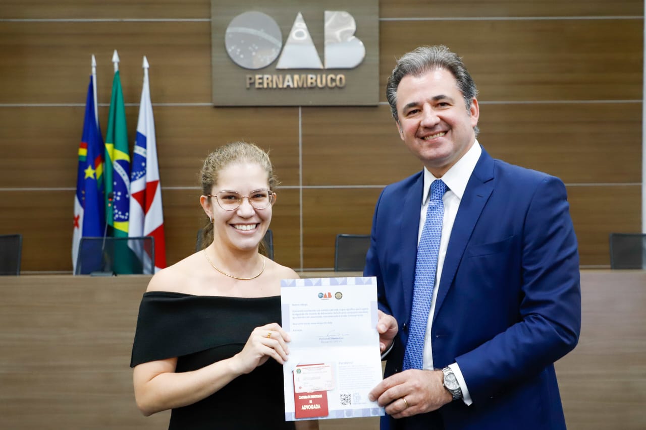 Entrega de carteiras aos novos advogados e advogadas