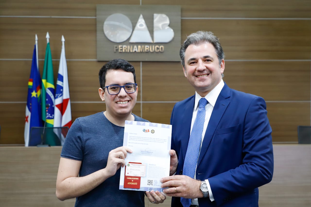 Entrega de carteiras aos novos advogados e advogadas