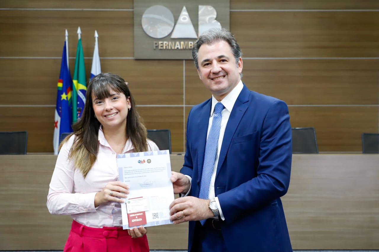 Entrega de carteiras aos novos advogados e advogadas