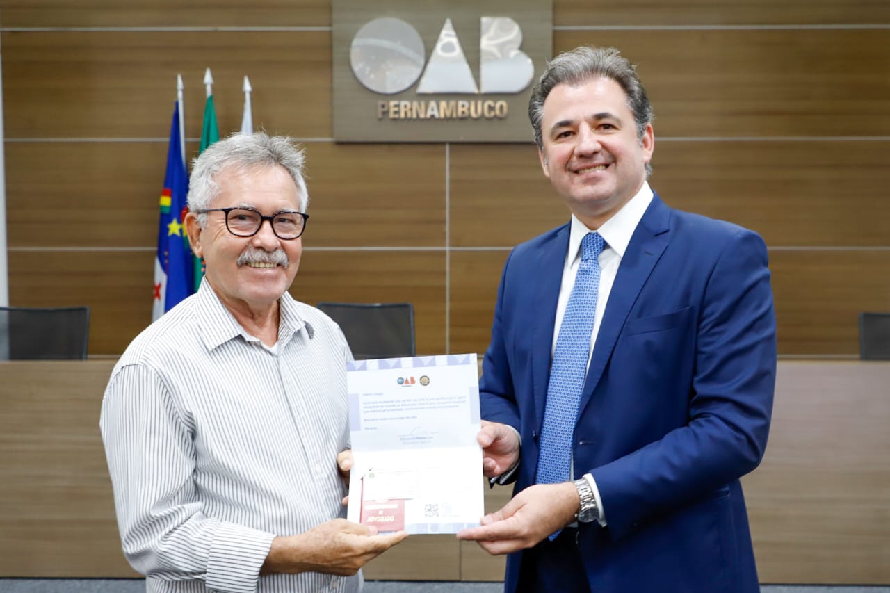 Entrega de carteiras aos novos advogados e advogadas