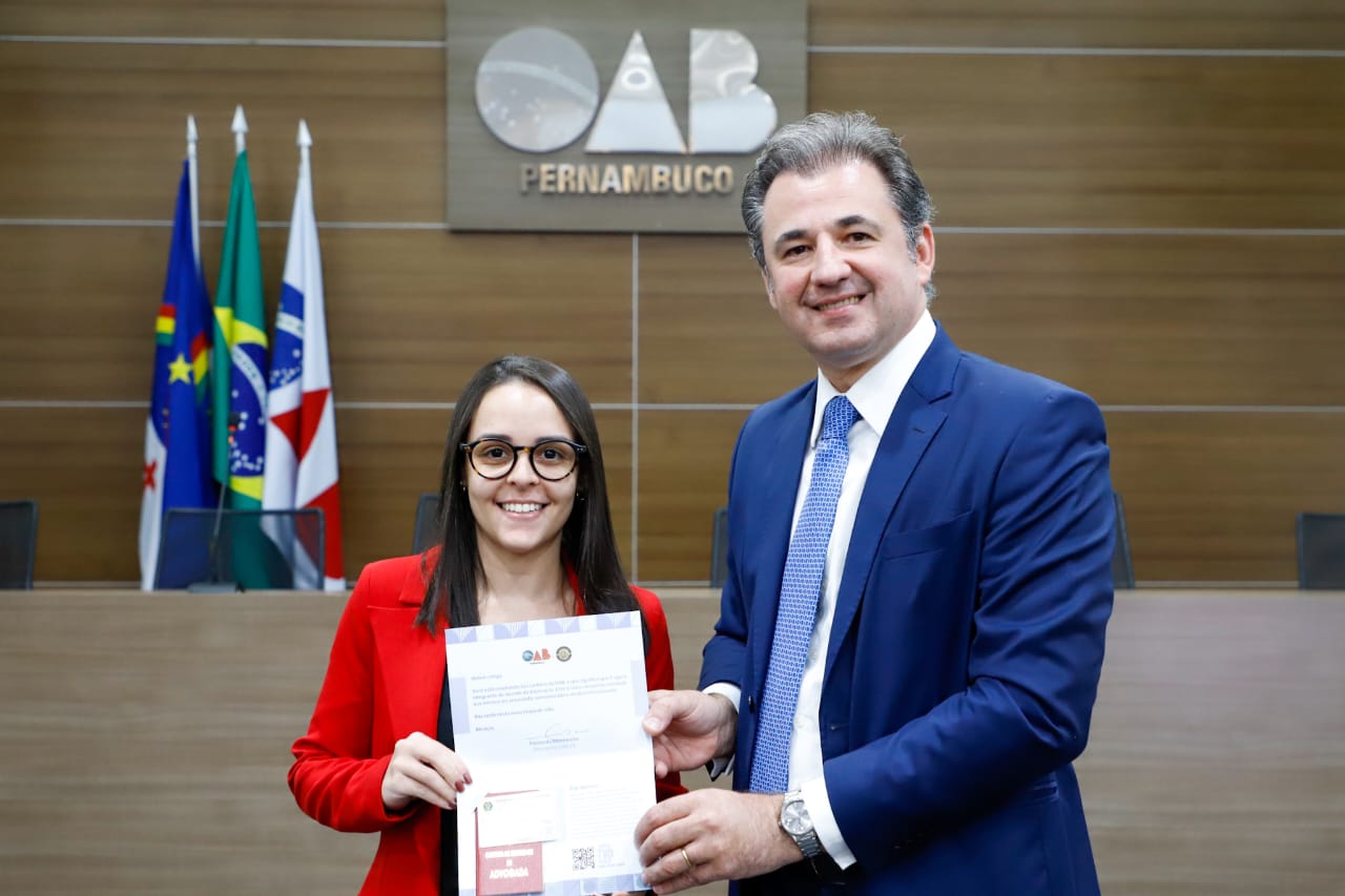 Entrega de carteiras aos novos advogados e advogadas