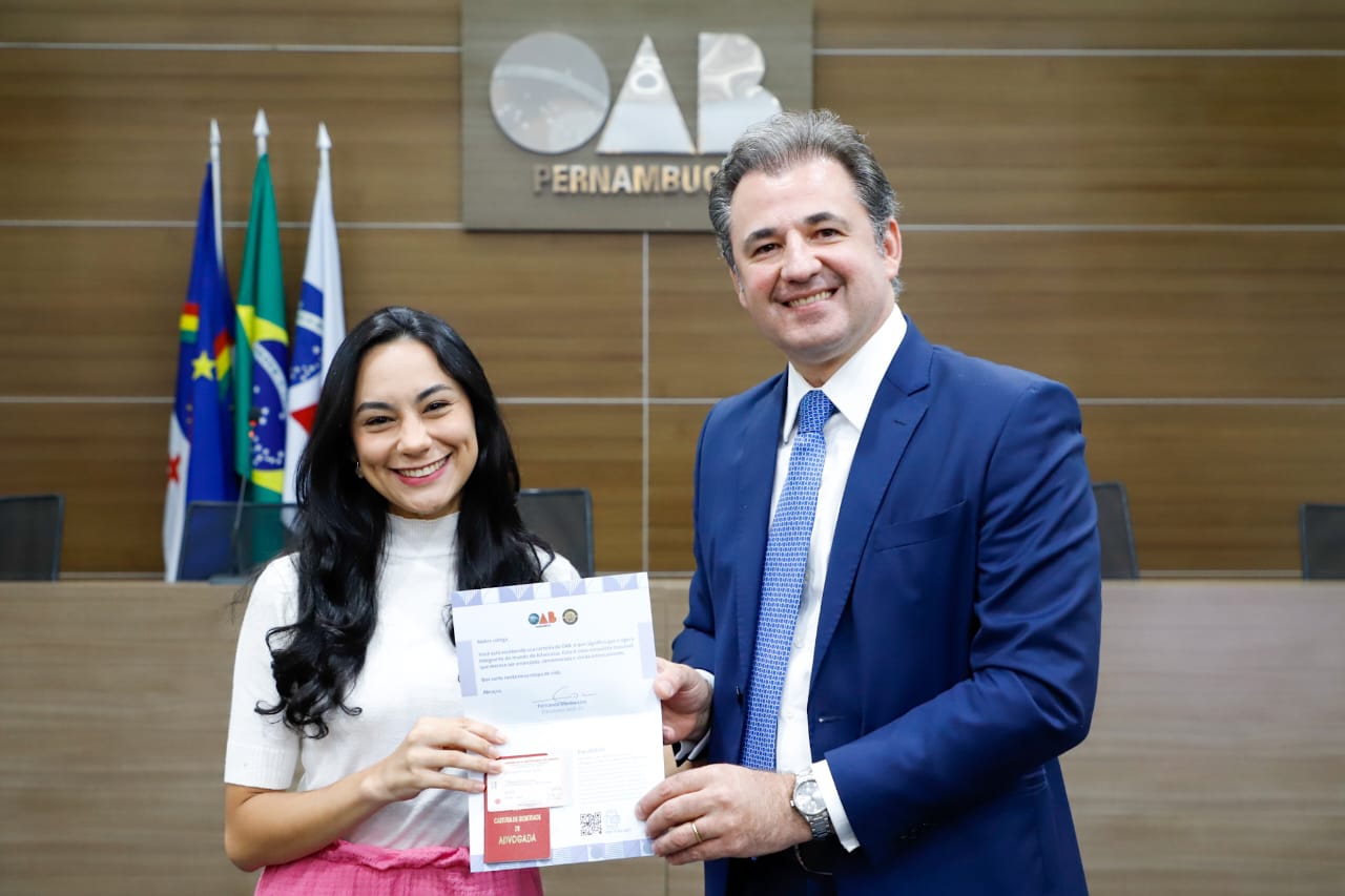 Entrega de carteiras aos novos advogados e advogadas