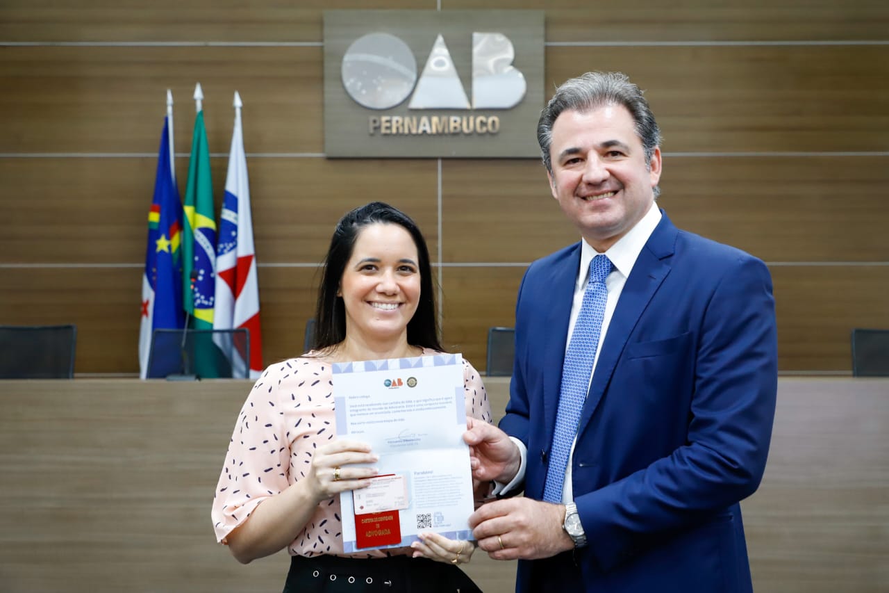 Entrega de carteiras aos novos advogados e advogadas