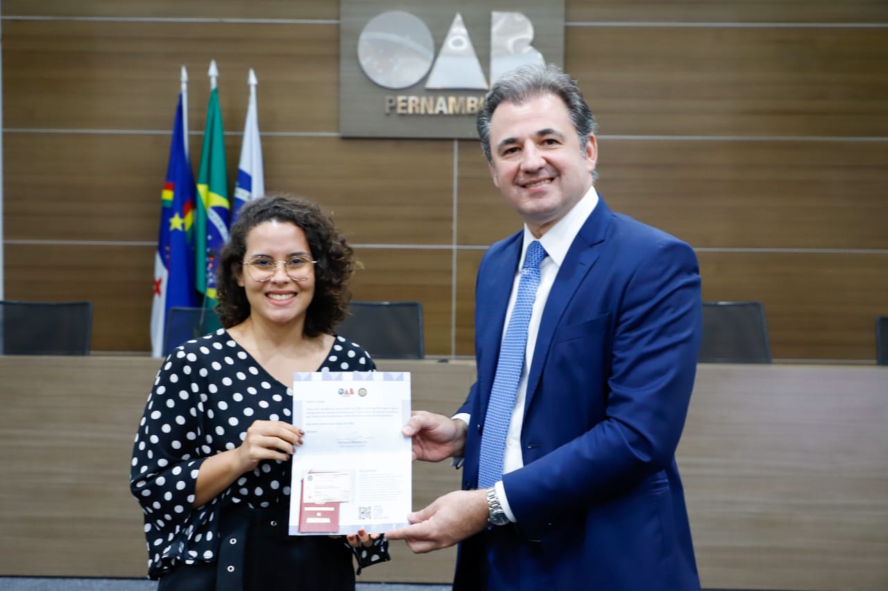 Entrega de carteiras aos novos advogados e advogadas