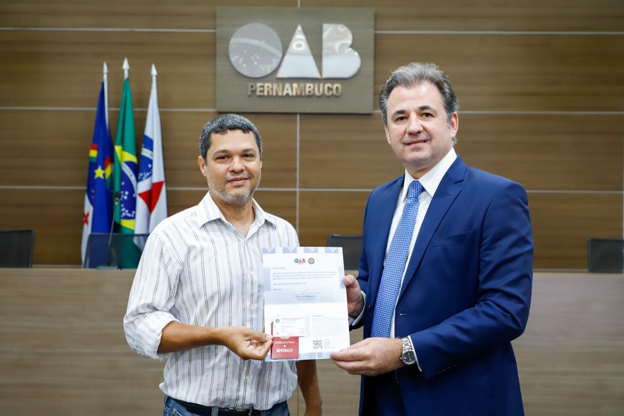 Entrega de carteiras aos novos advogados e advogadas