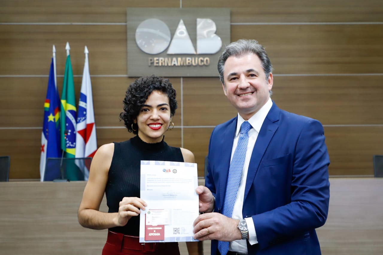Entrega de carteiras aos novos advogados e advogadas