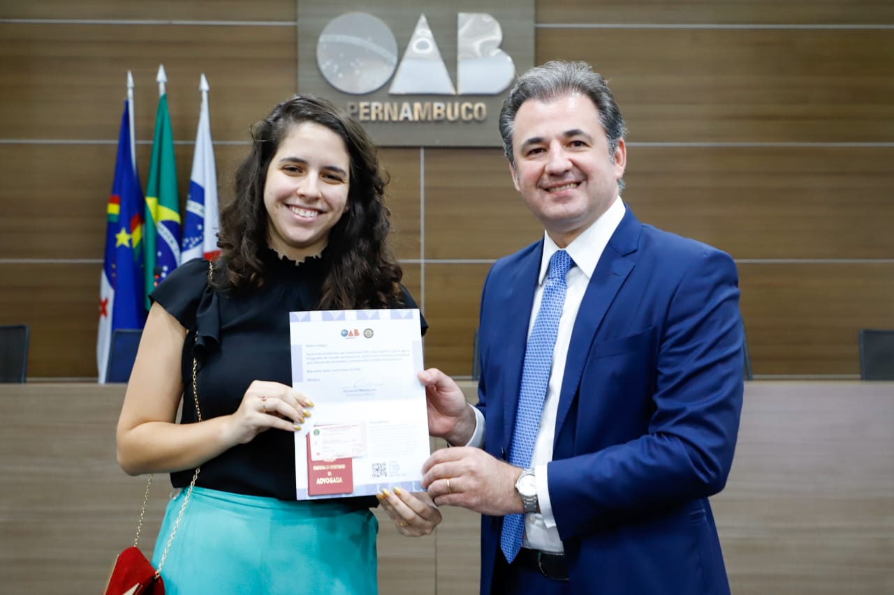 Entrega de carteiras aos novos advogados e advogadas
