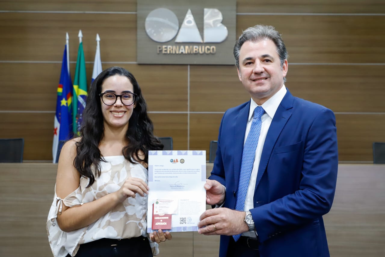 Entrega de carteiras aos novos advogados e advogadas