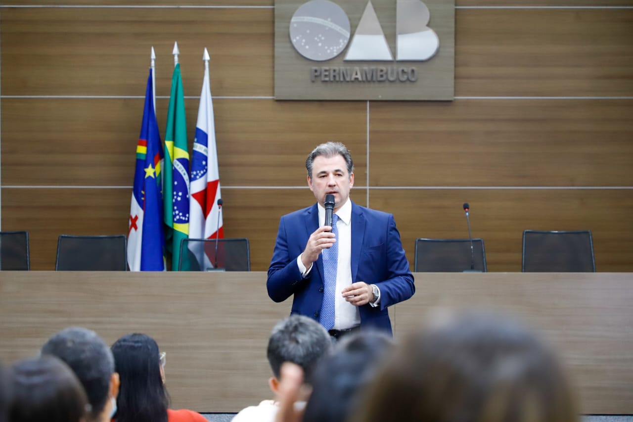 Entrega de carteiras aos novos advogados e advogadas