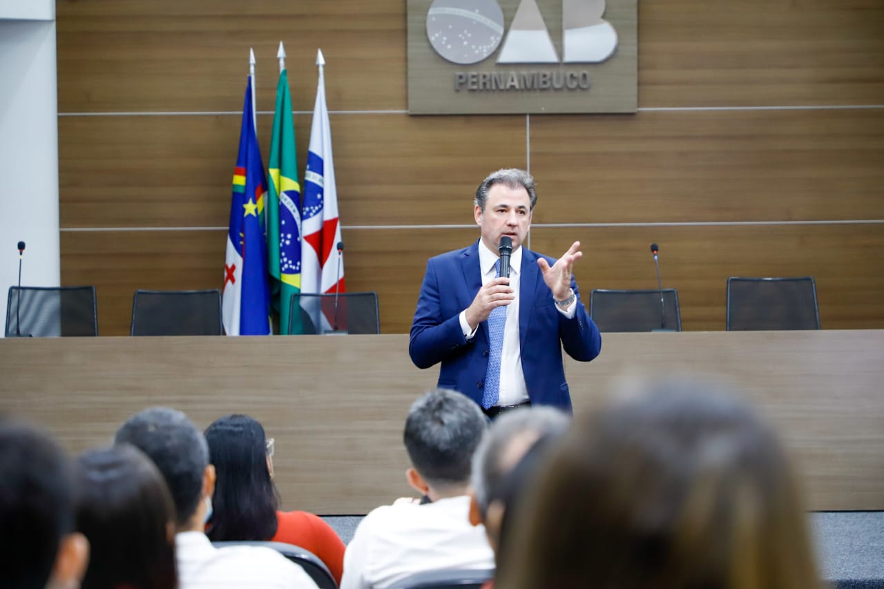 Entrega de carteiras aos novos advogados e advogadas