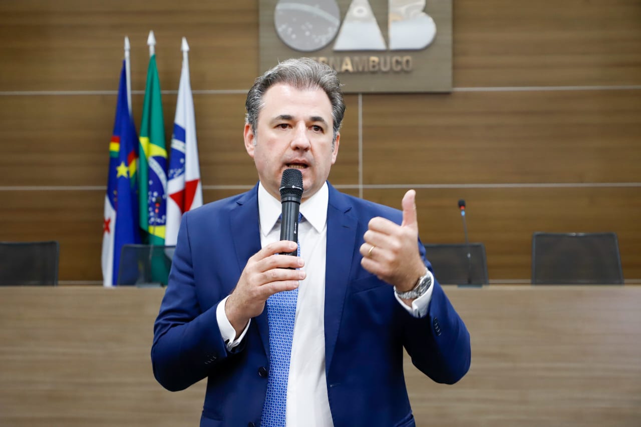 Entrega de carteiras aos novos advogados e advogadas