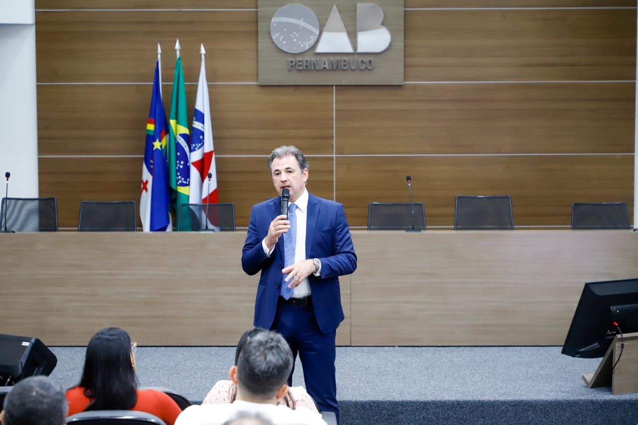 Entrega de carteiras aos novos advogados e advogadas