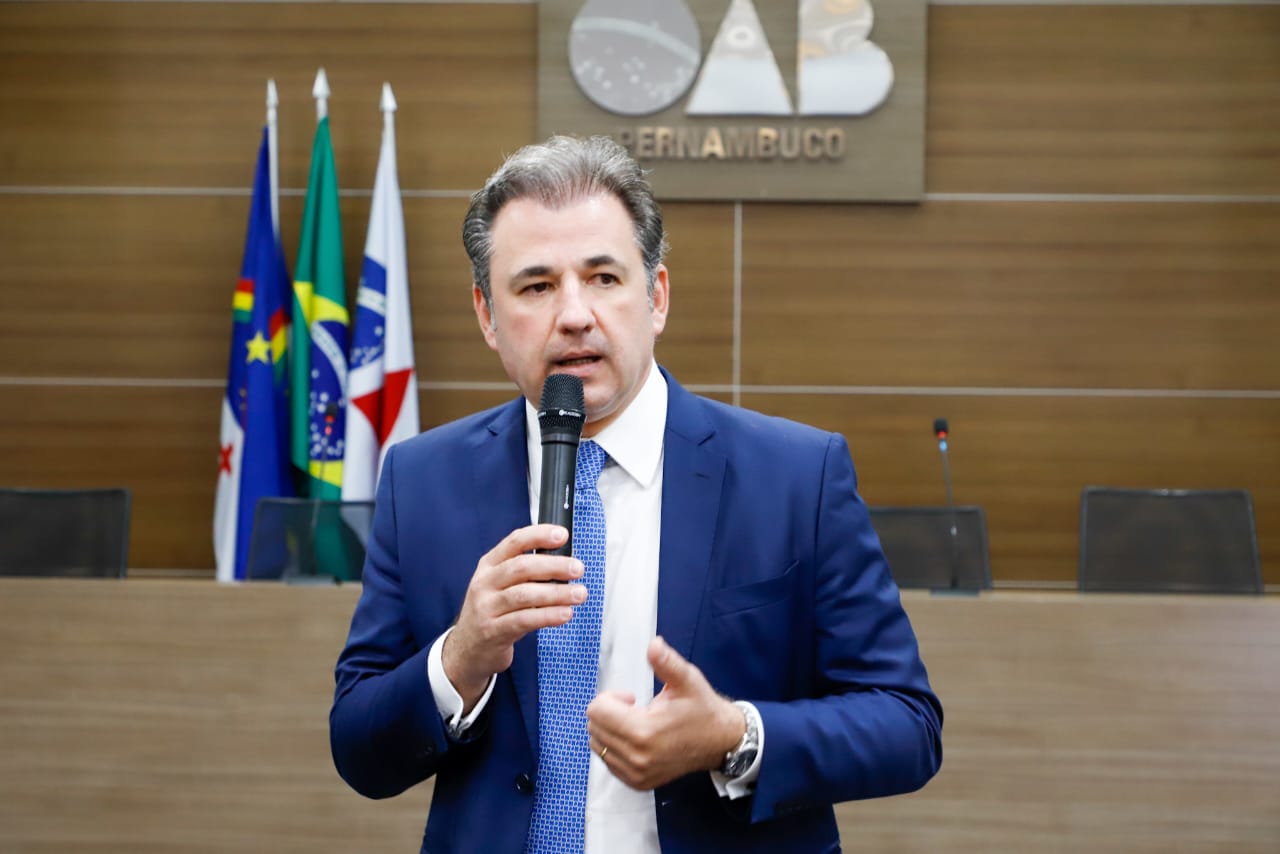 Entrega de carteiras aos novos advogados e advogadas