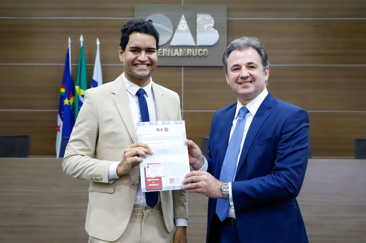 Entrega de carteiras aos novos advogados e advogadas