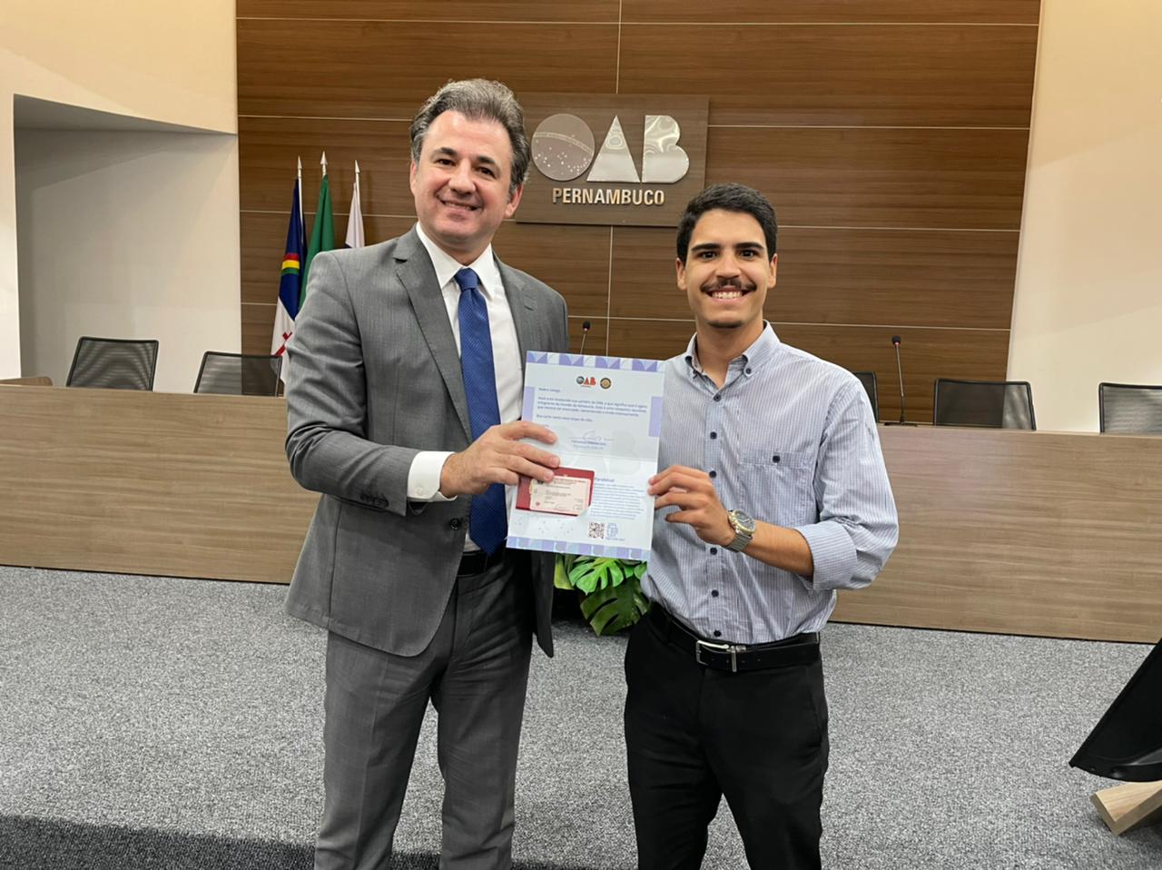 Entrega de carteiras aos novos advogados e advogadas