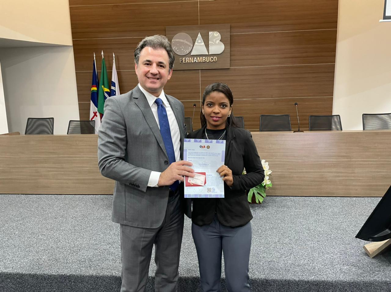 Entrega de carteiras aos novos advogados e advogadas