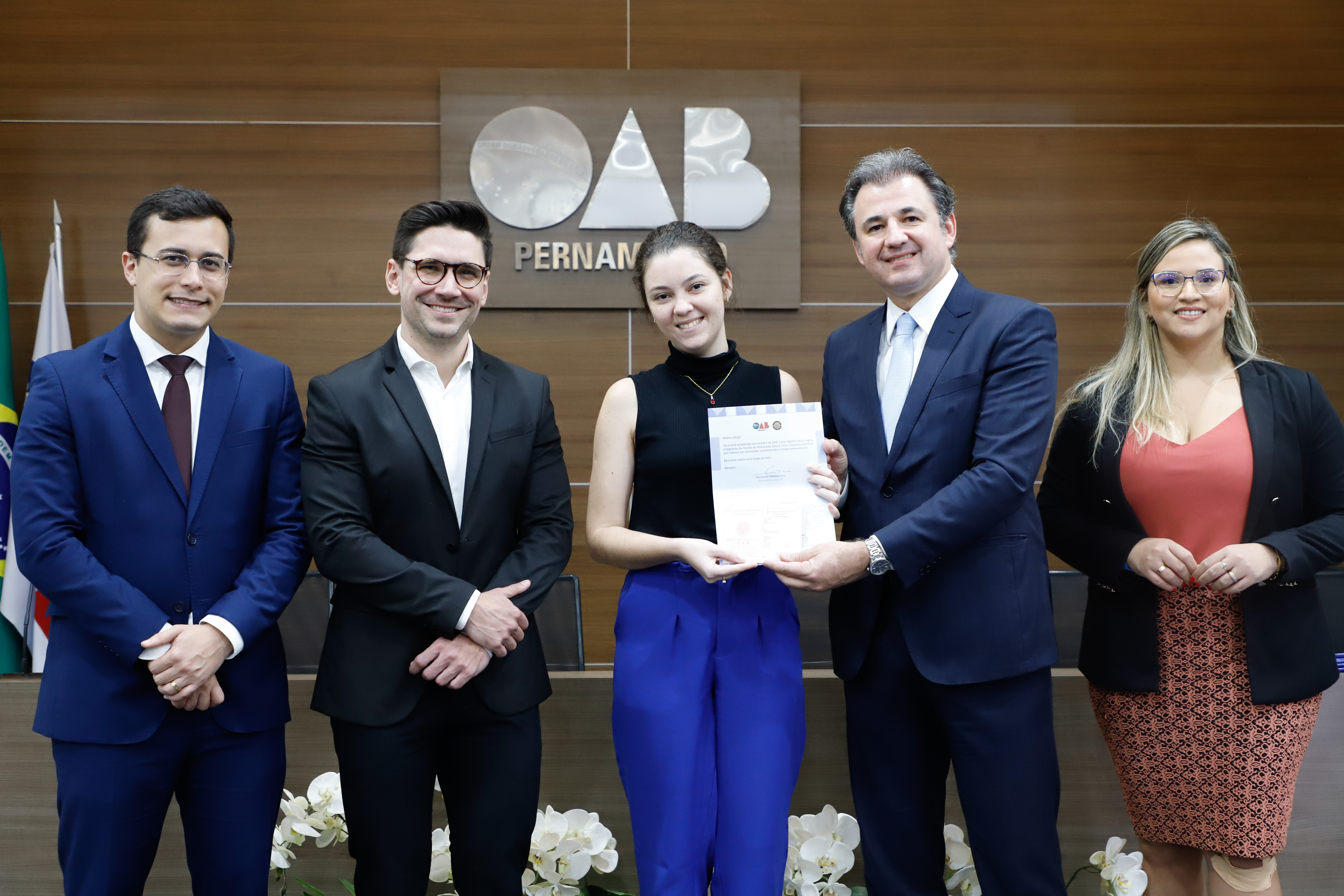 Entrega das carteiras aos novos advogados e advogadas