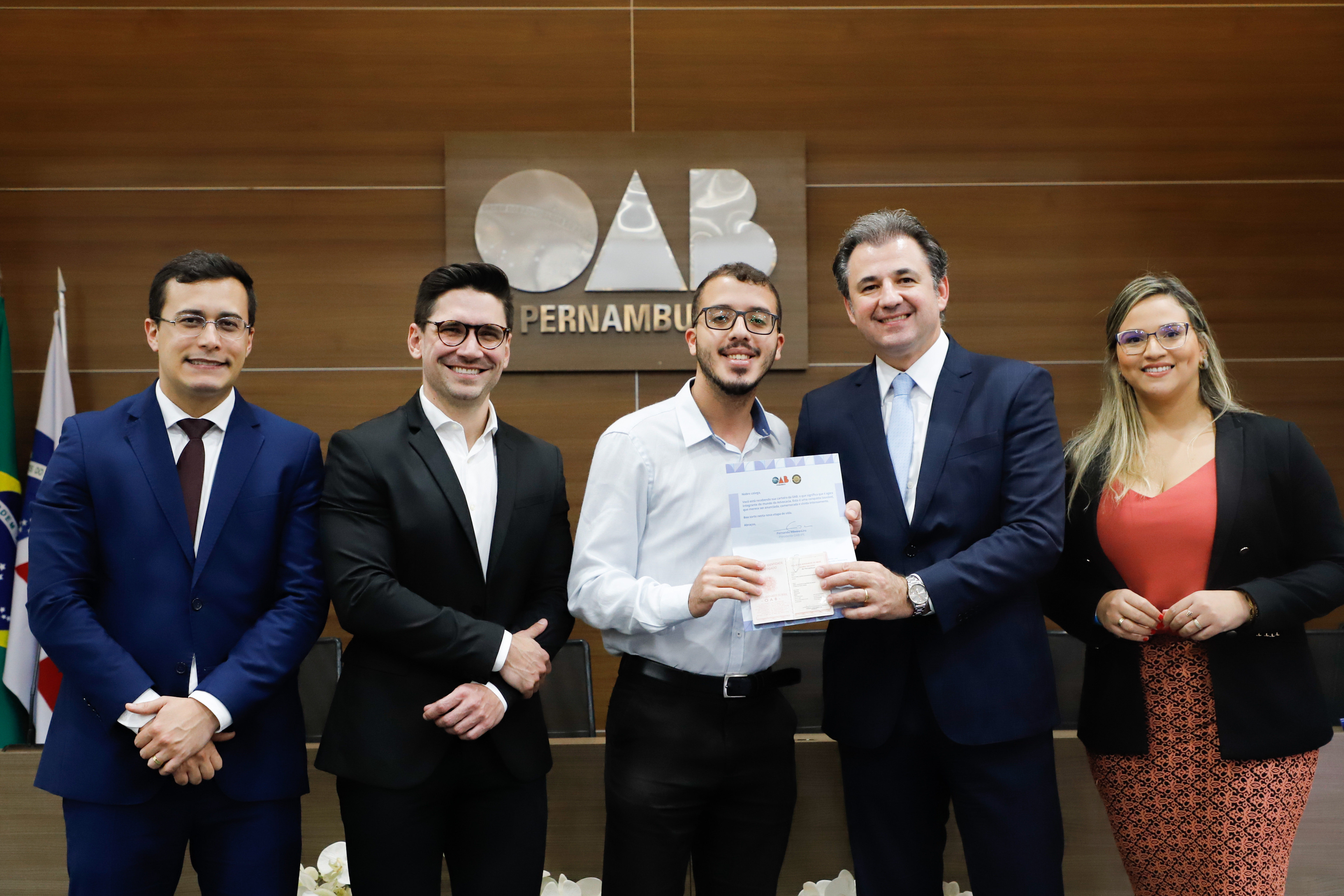 Entrega das carteiras aos novos advogados e advogadas