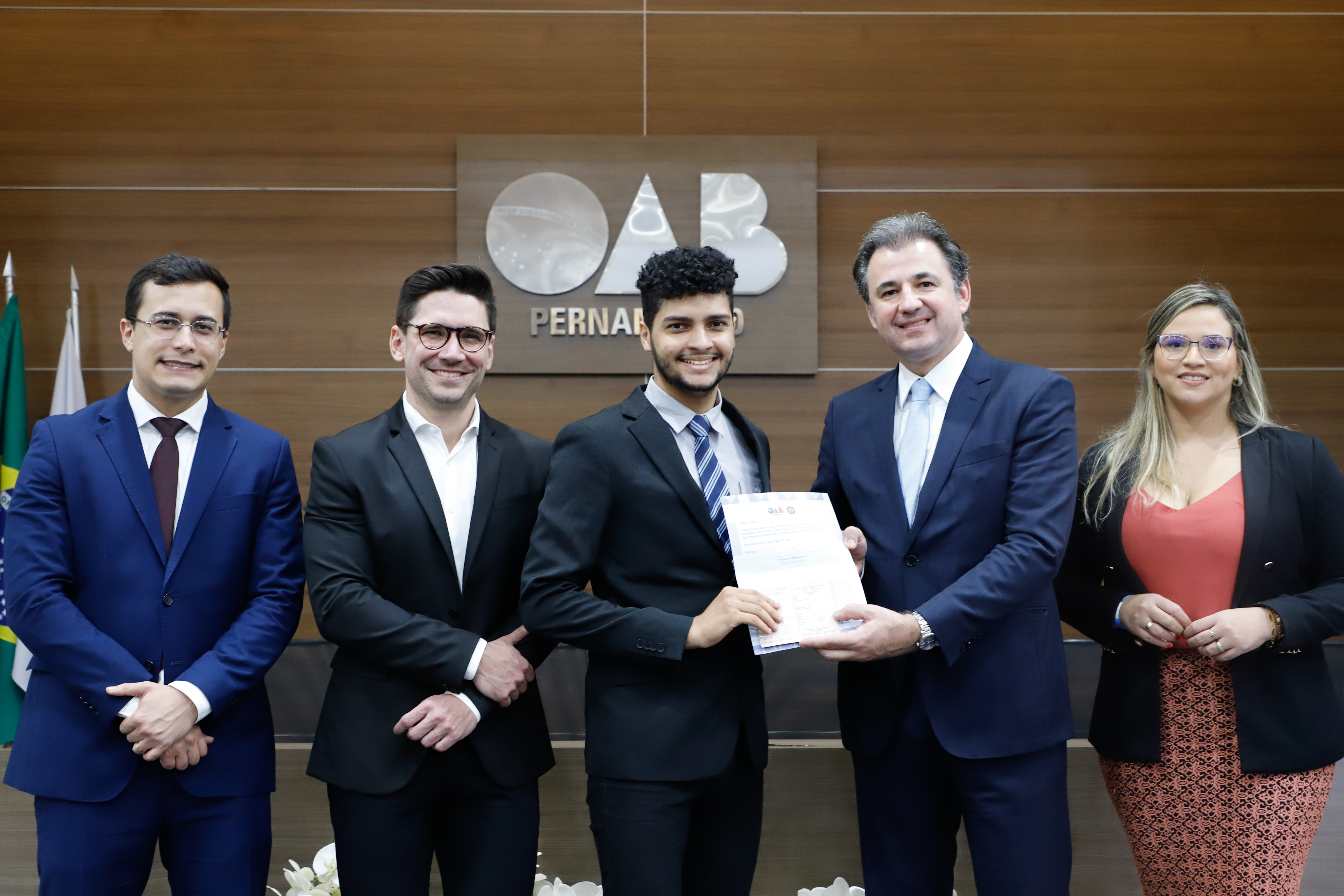 Entrega das carteiras aos novos advogados e advogadas