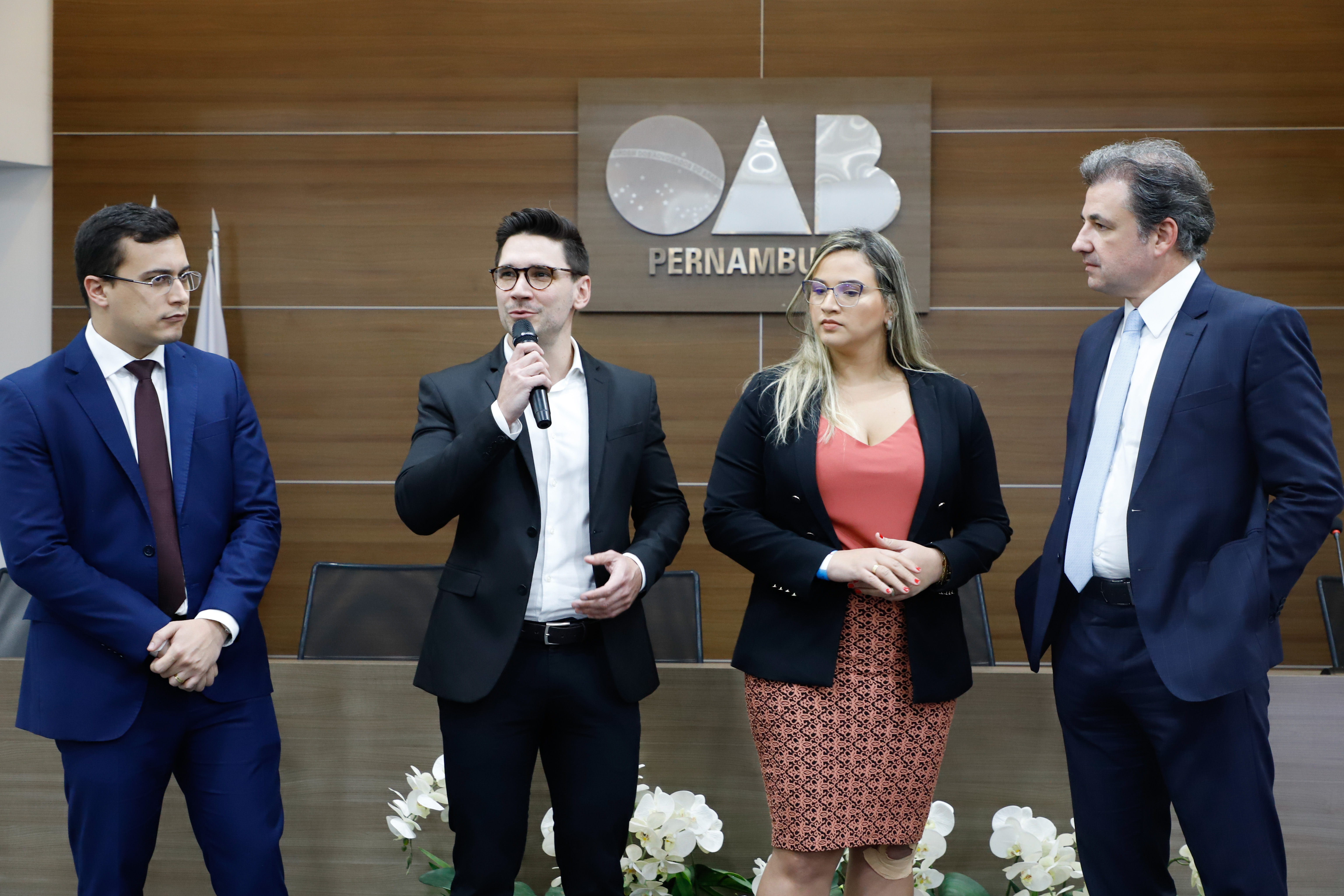 Entrega das carteiras aos novos advogados e advogadas