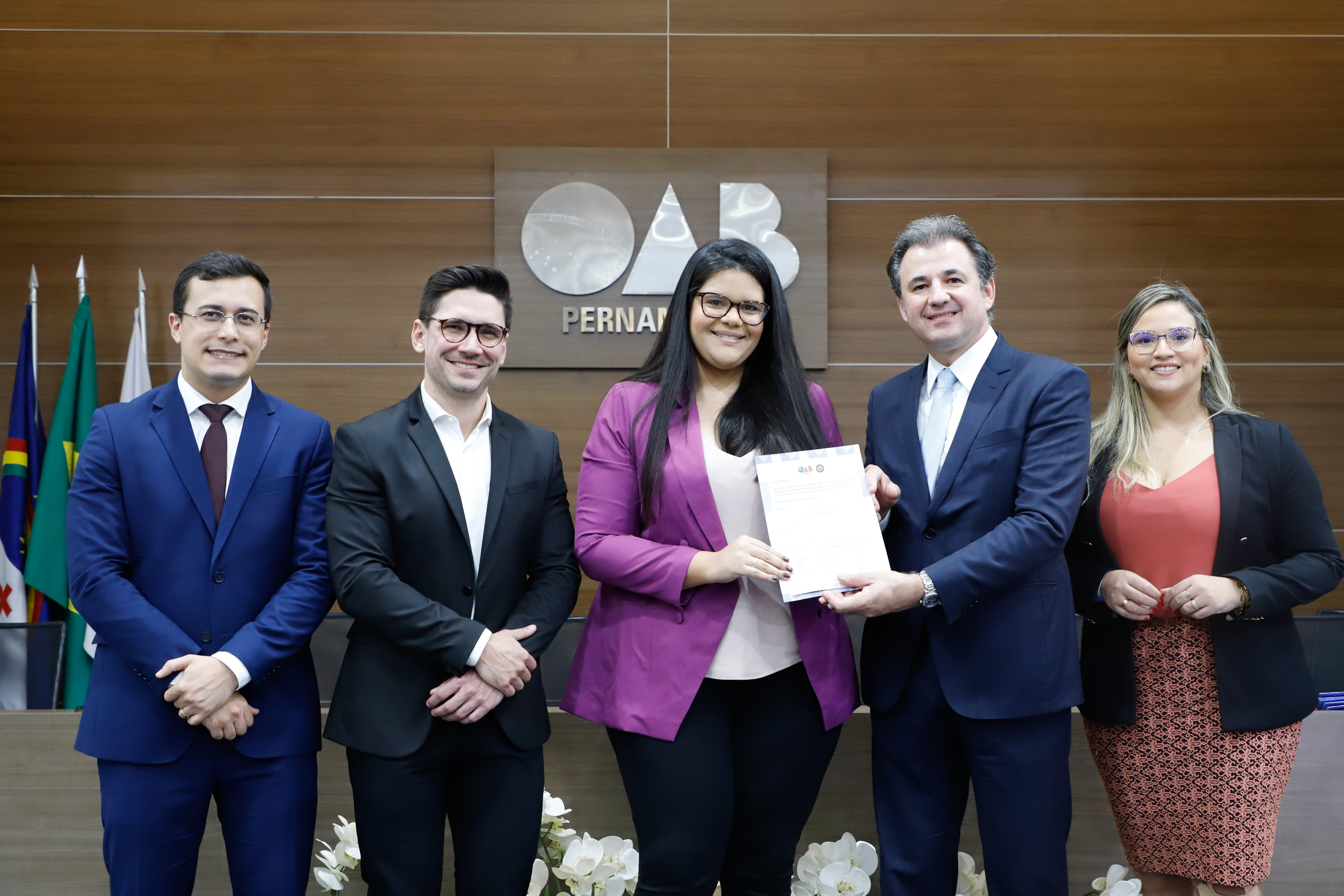 Entrega das carteiras aos novos advogados e advogadas