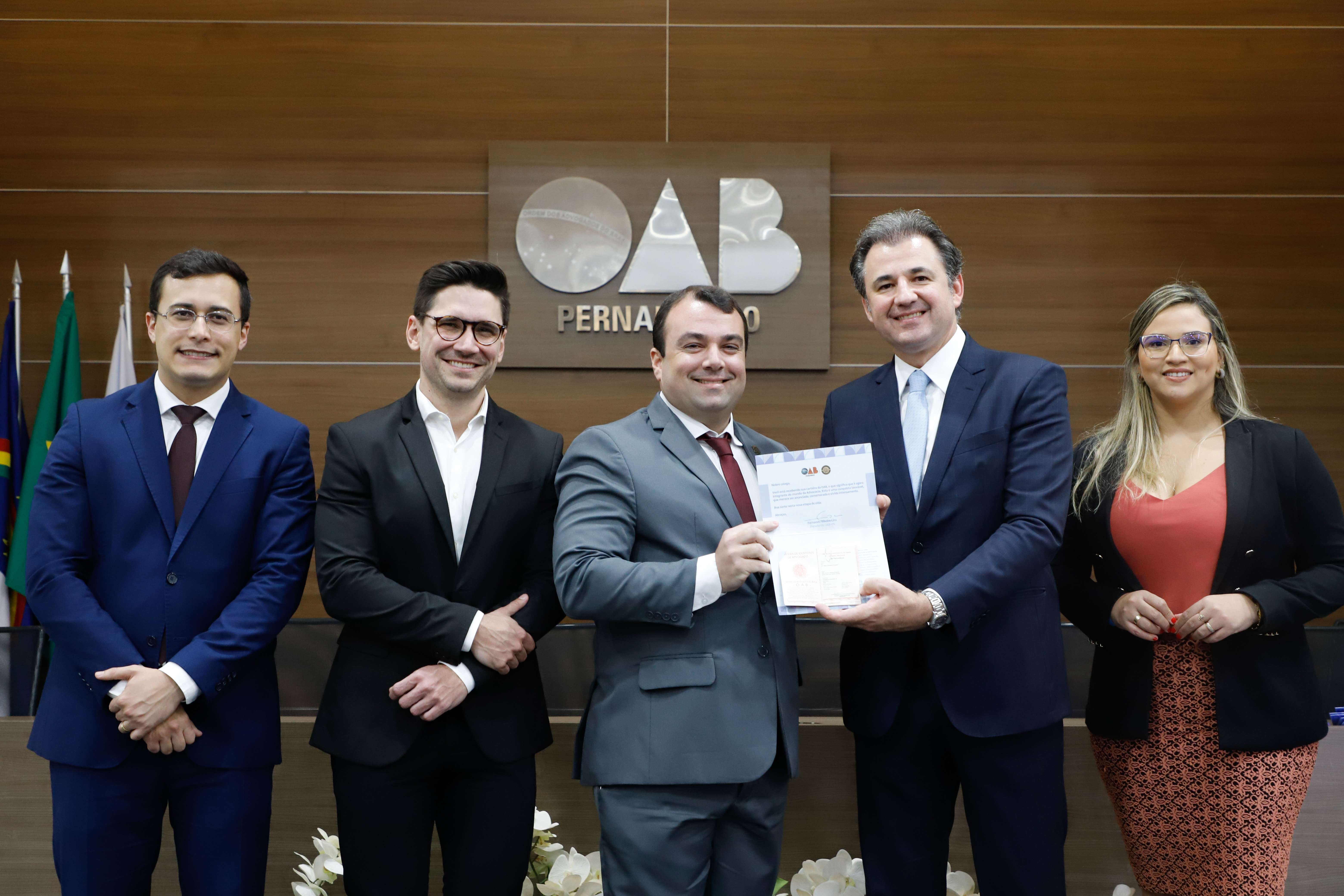 Entrega das carteiras aos novos advogados e advogadas