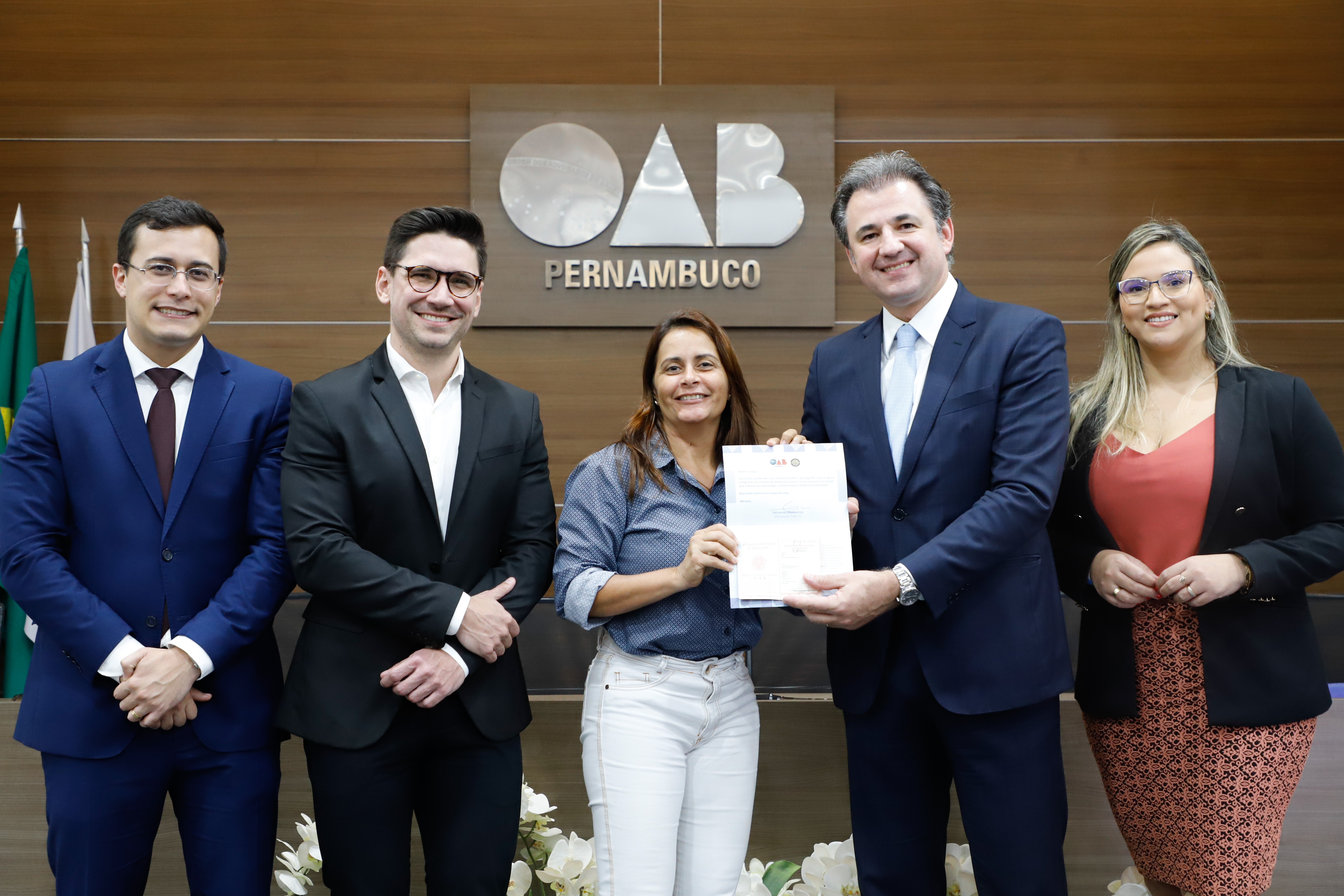 Entrega das carteiras aos novos advogados e advogadas