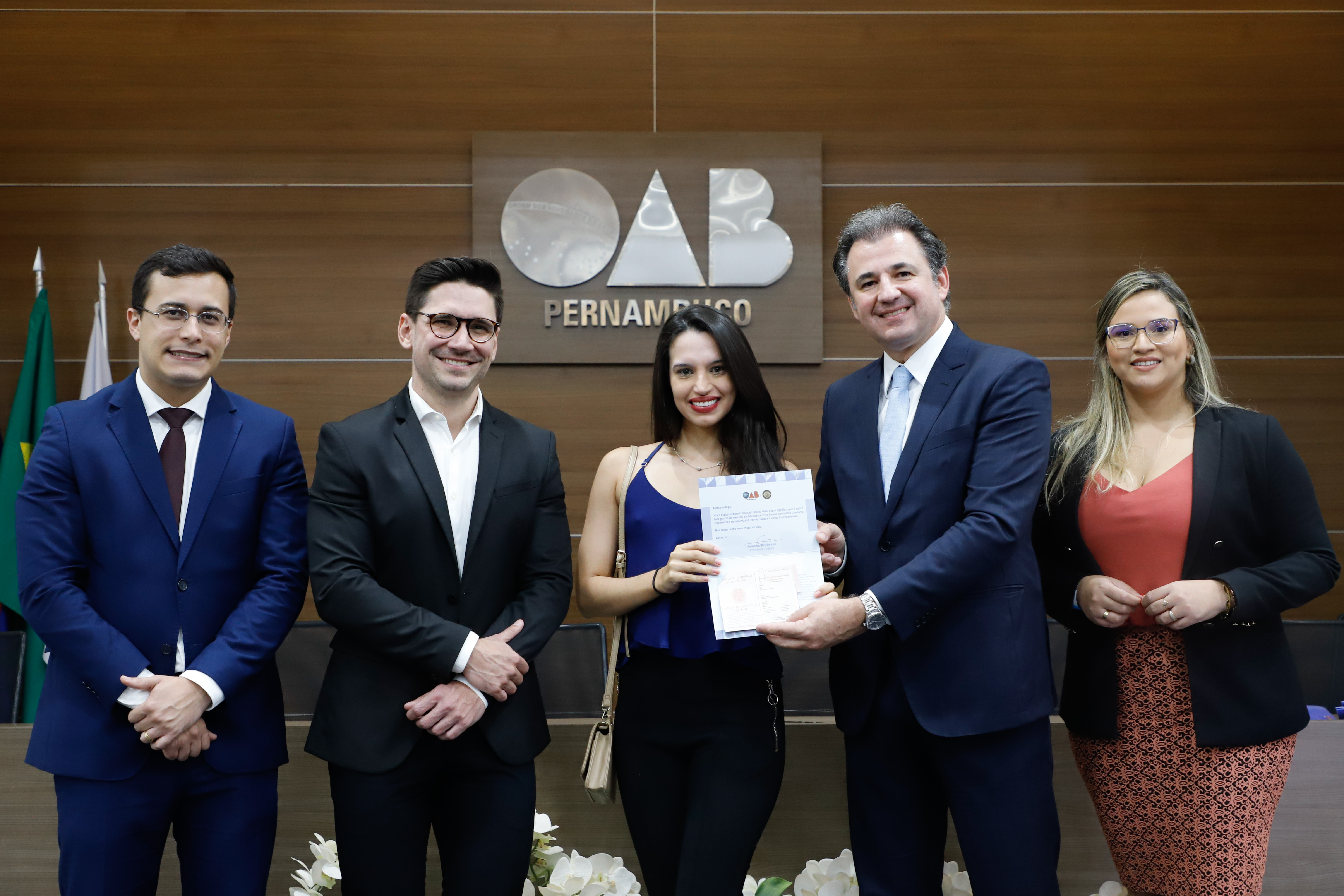 Entrega das carteiras aos novos advogados e advogadas