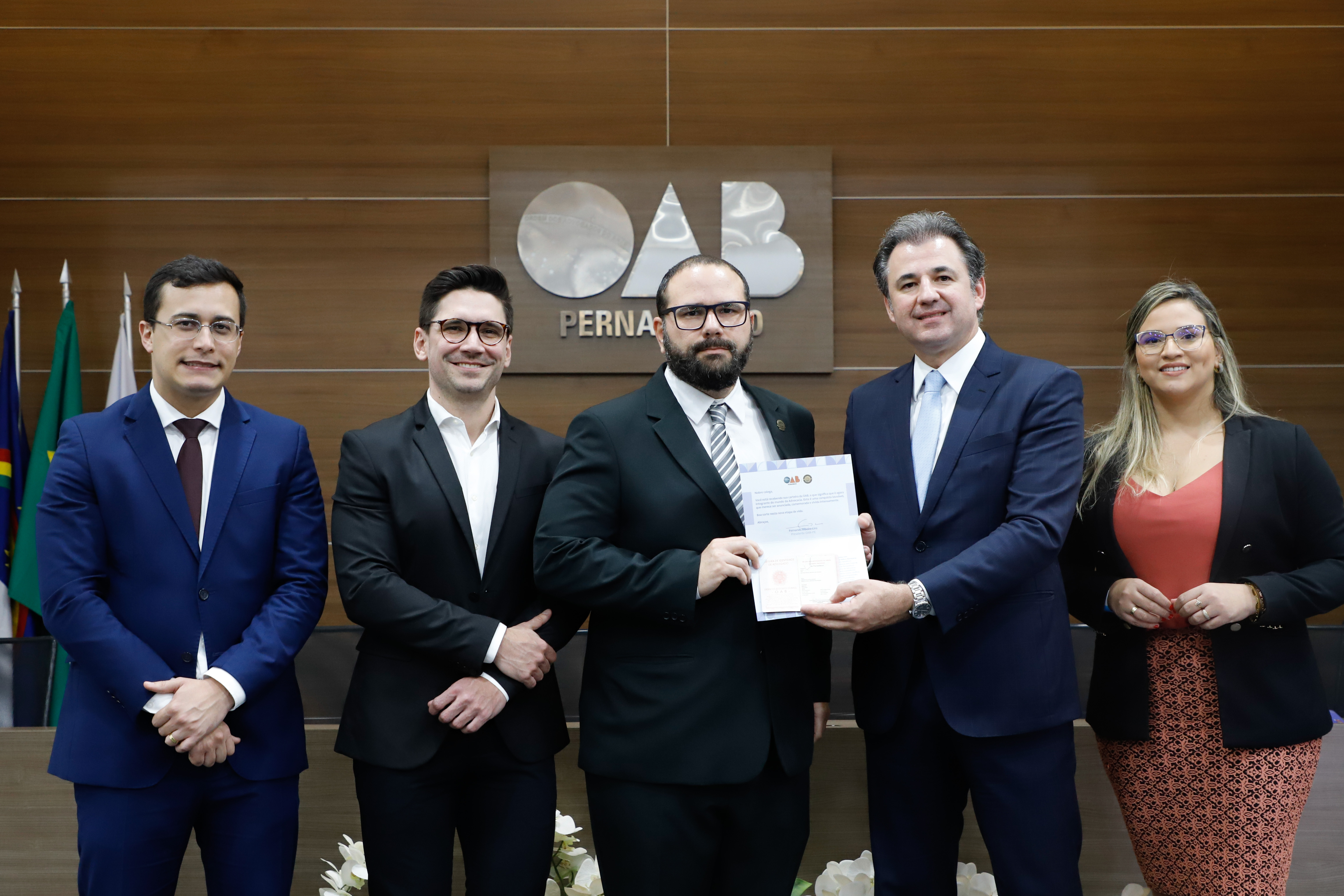 Entrega das carteiras aos novos advogados e advogadas