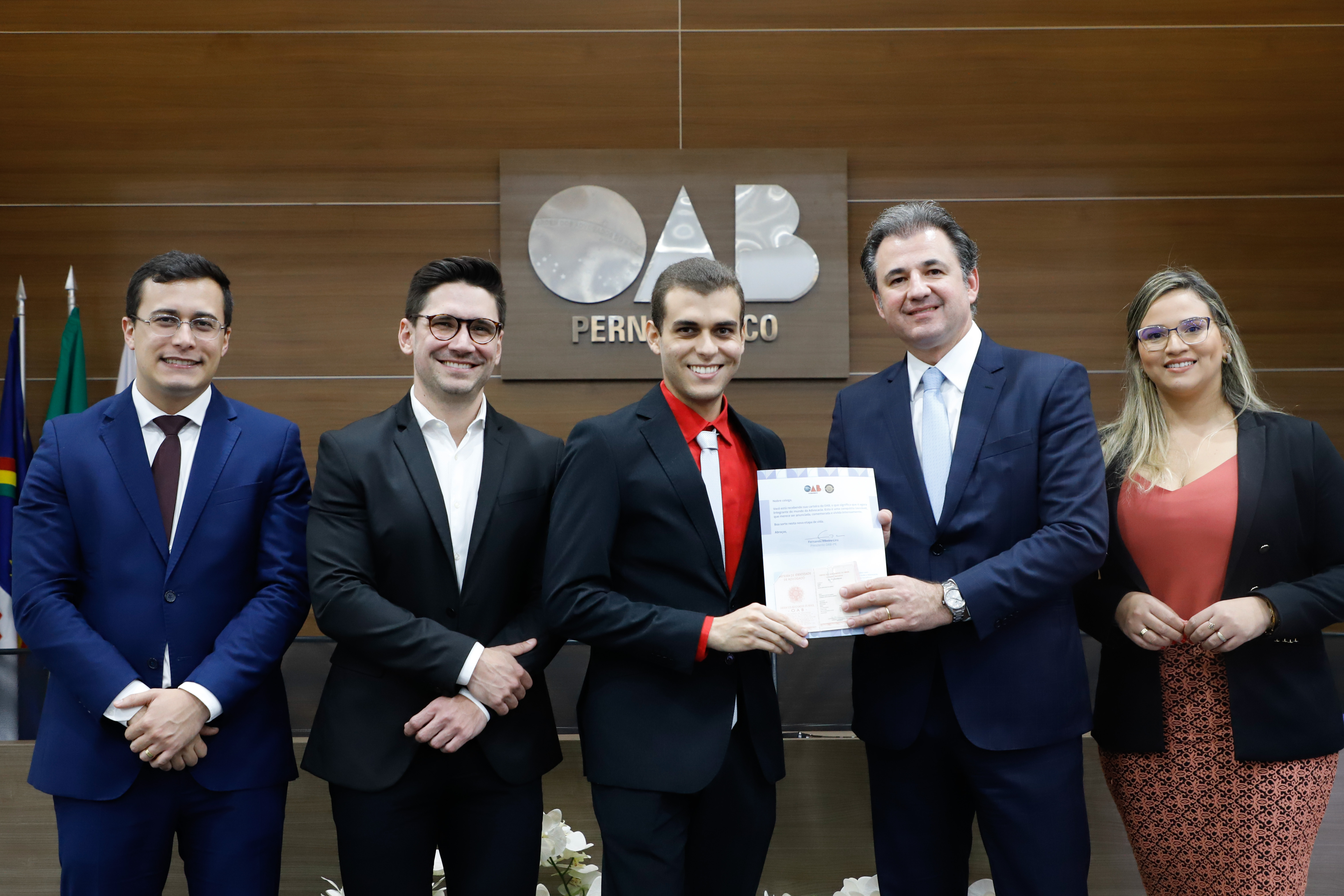 Entrega das carteiras aos novos advogados e advogadas