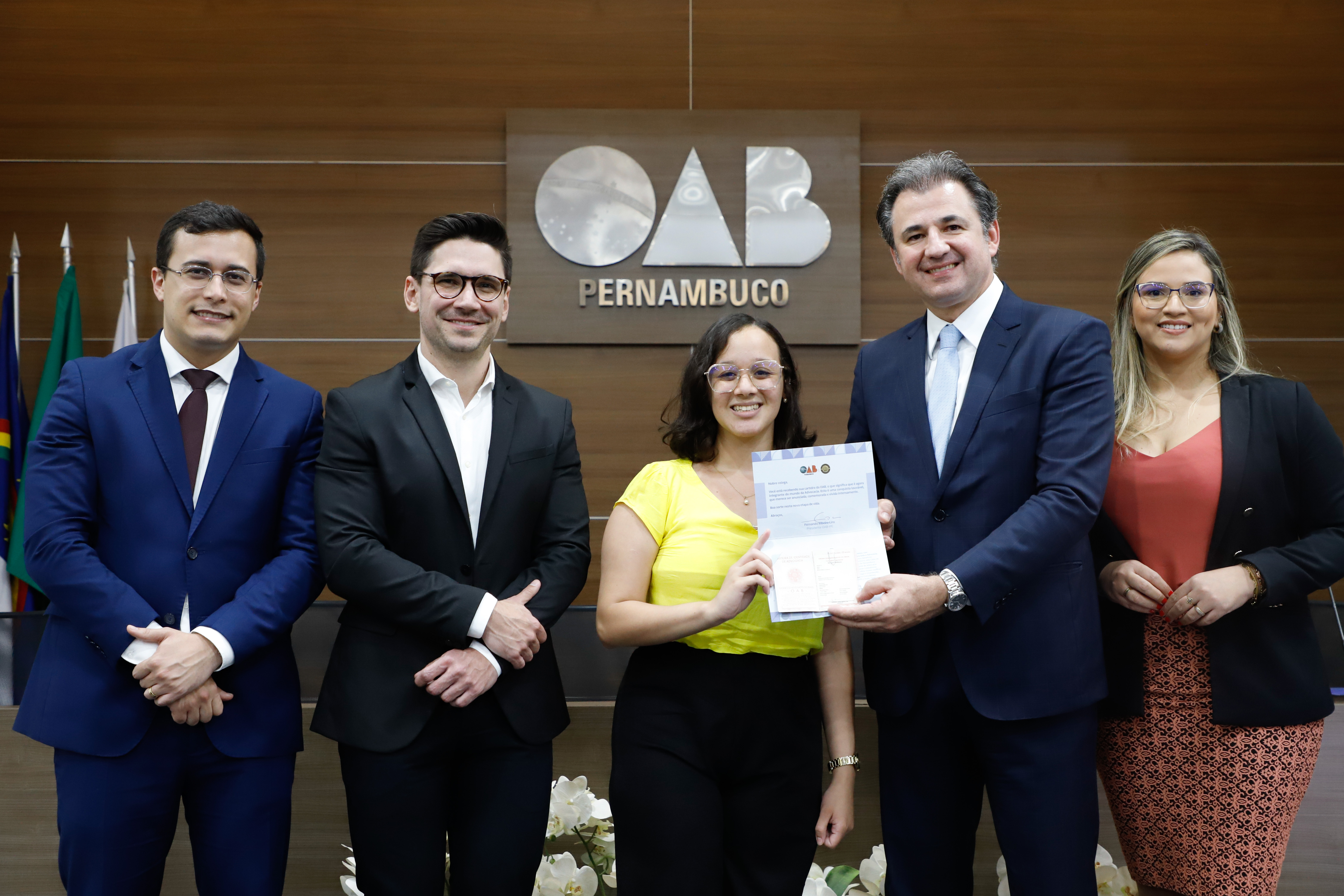 Entrega das carteiras aos novos advogados e advogadas