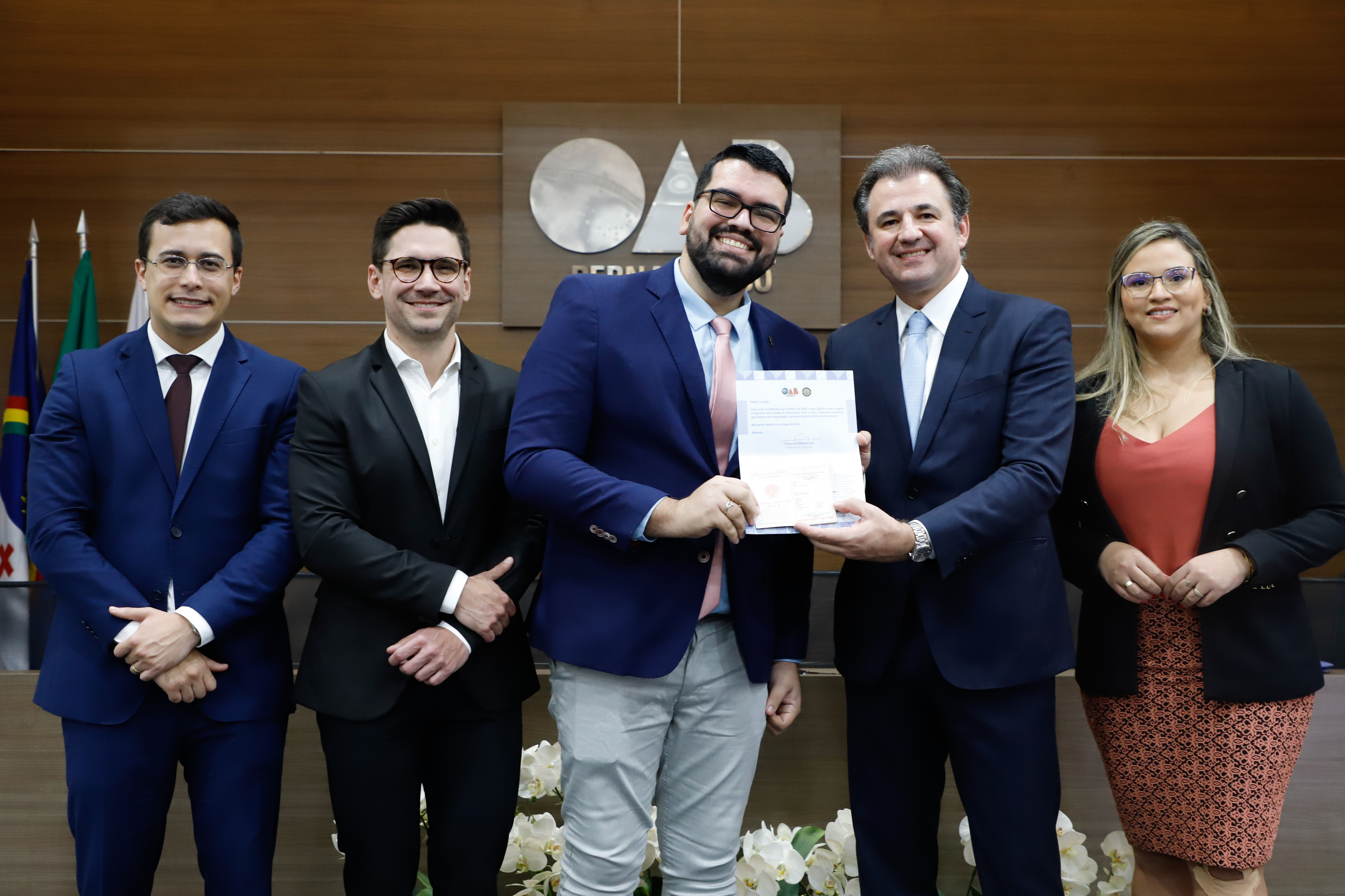 Entrega das carteiras aos novos advogados e advogadas