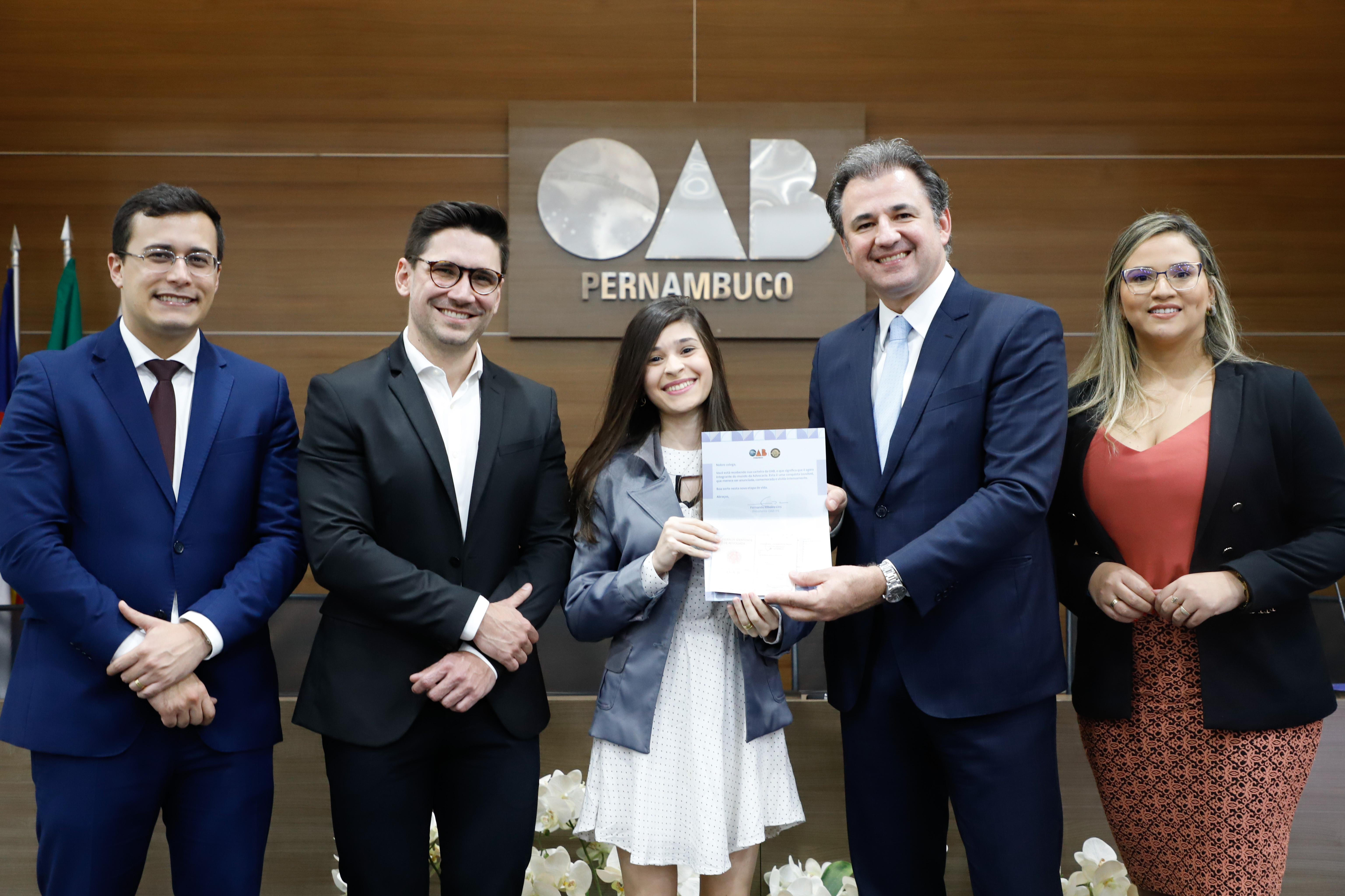 Entrega das carteiras aos novos advogados e advogadas
