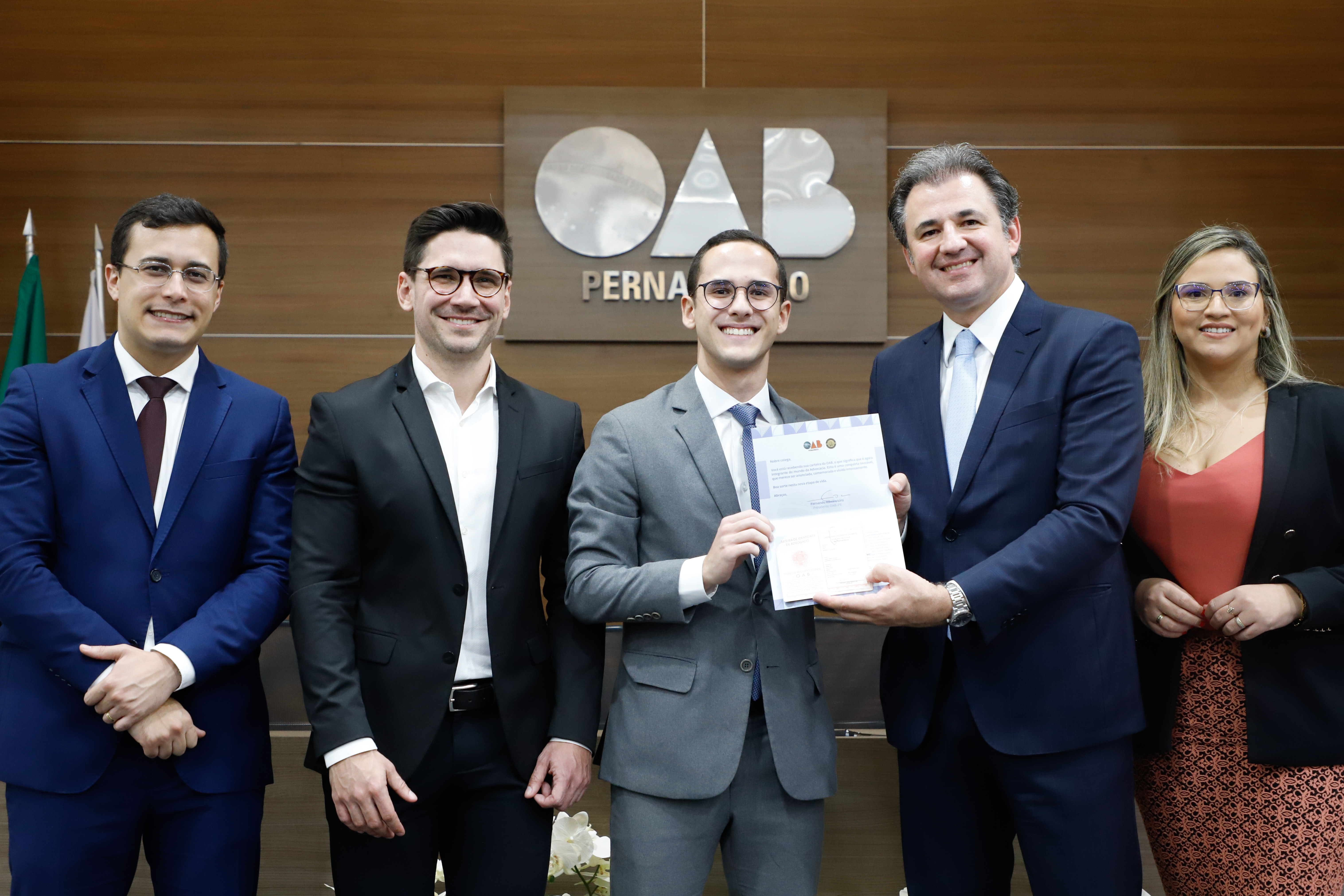 Entrega das carteiras aos novos advogados e advogadas