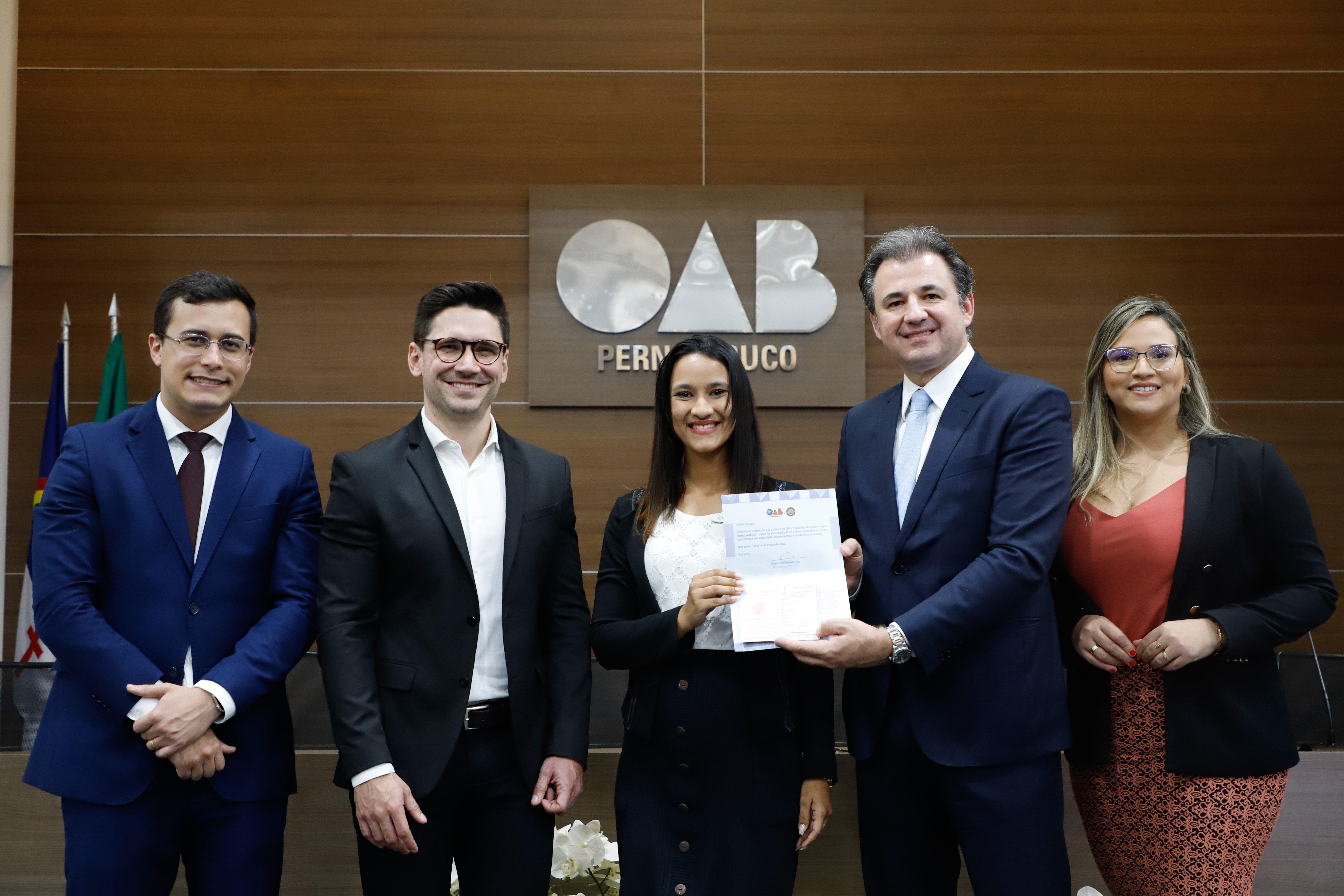 Entrega das carteiras aos novos advogados e advogadas