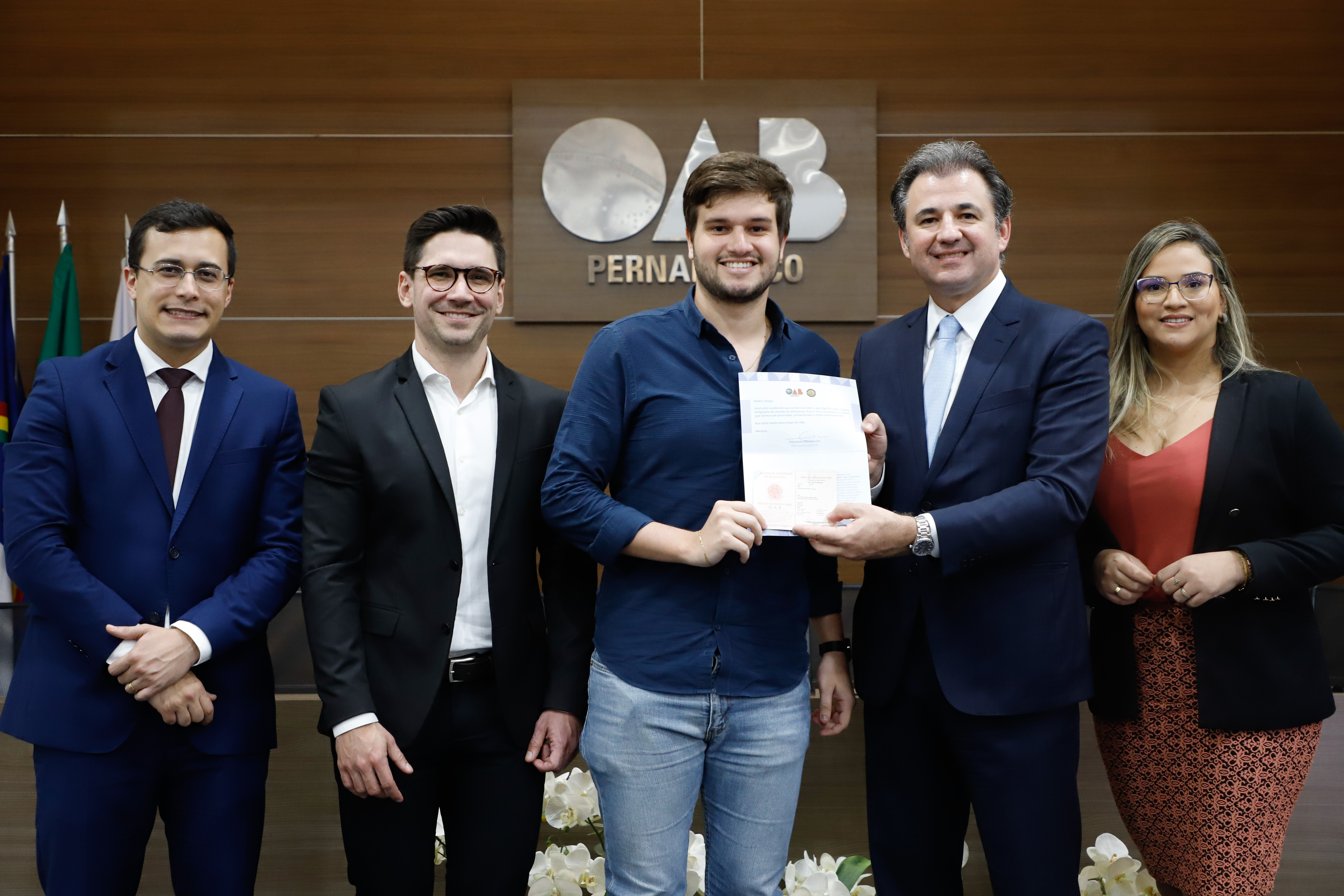 Entrega das carteiras aos novos advogados e advogadas