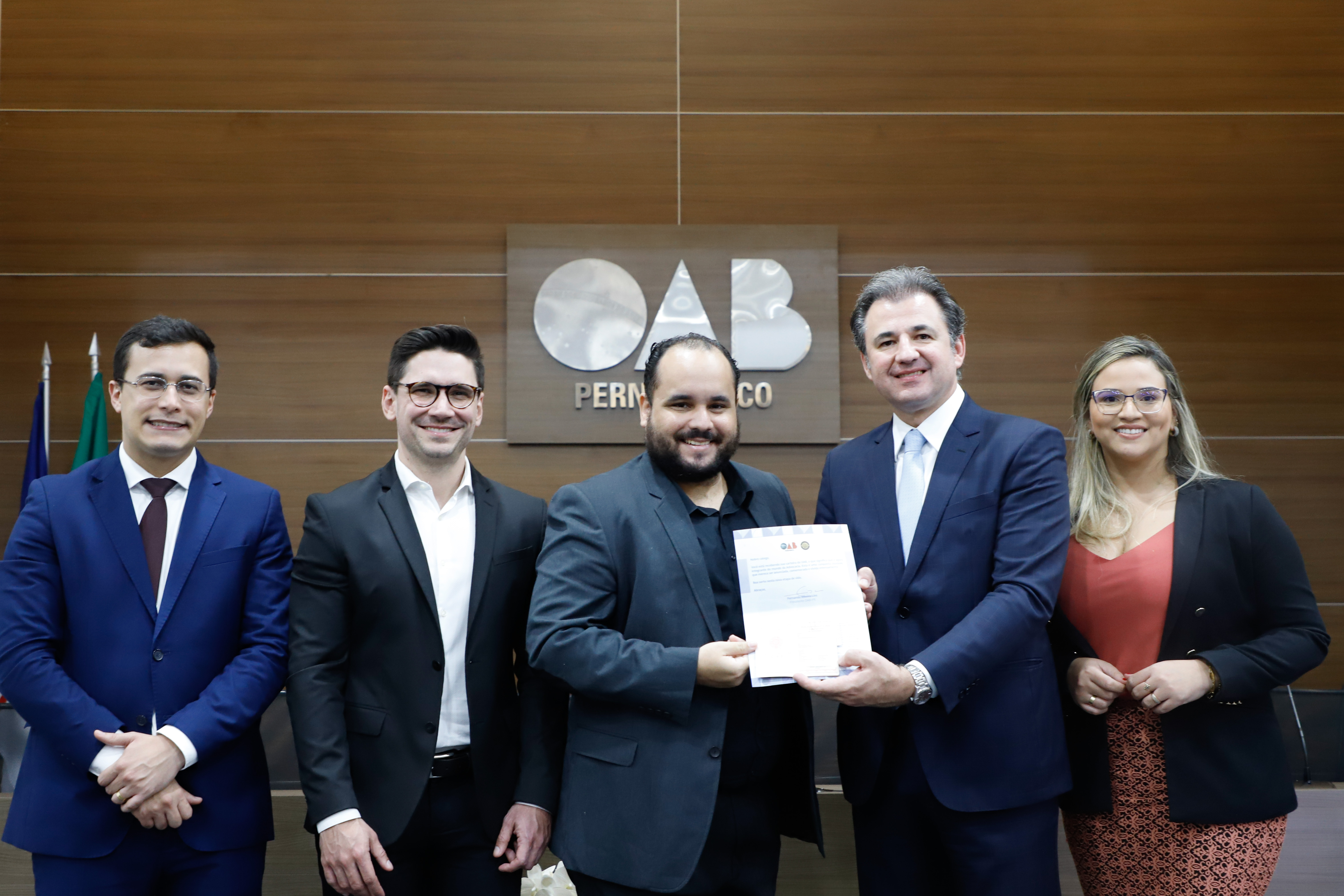 Entrega das carteiras aos novos advogados e advogadas